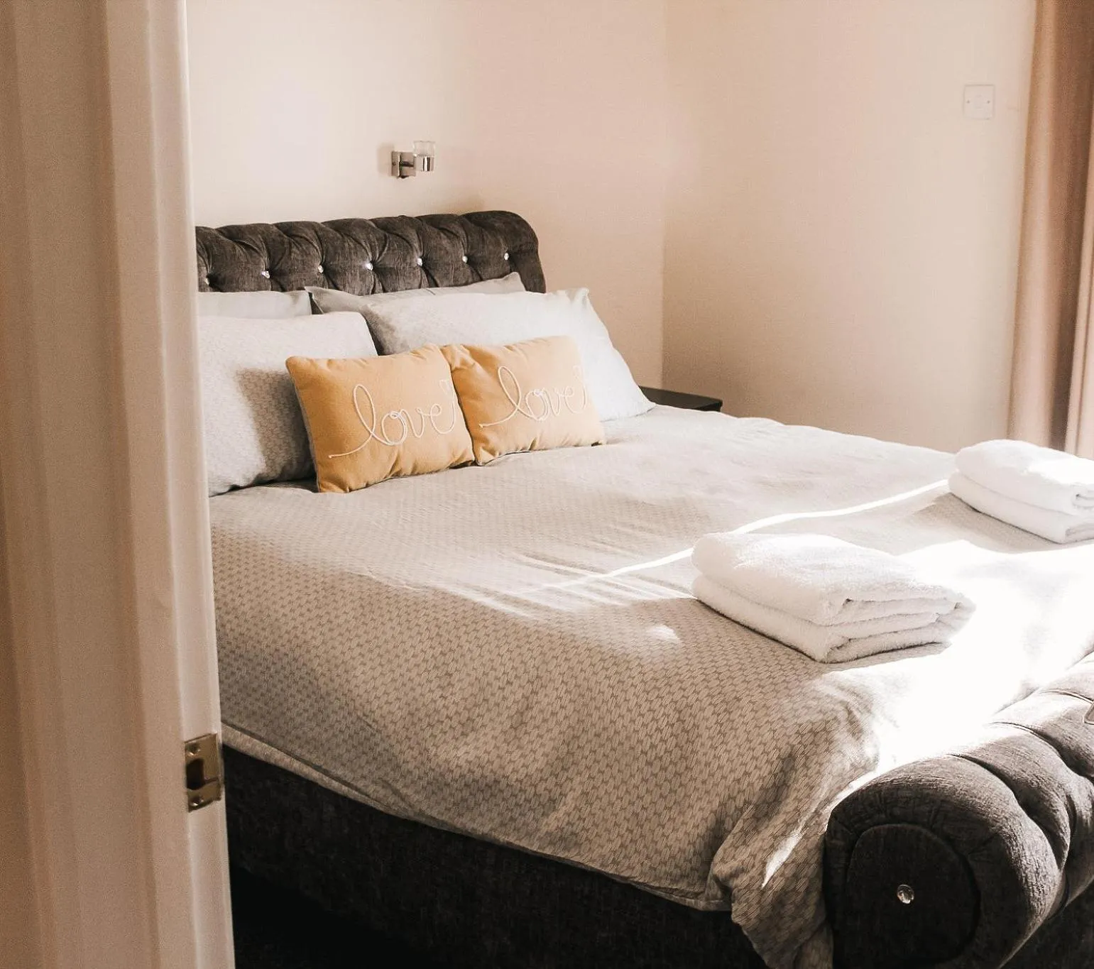 Bedroom, Bed in Keer Side Lodge, Luxury lodge with private hot tub at Pine Lake Resort