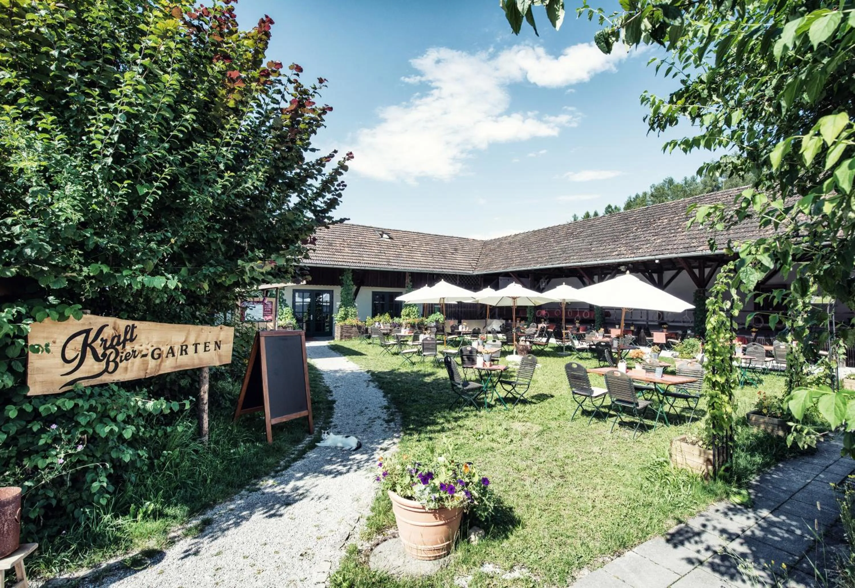 Patio in Biohotel Schlossgut Oberambach
