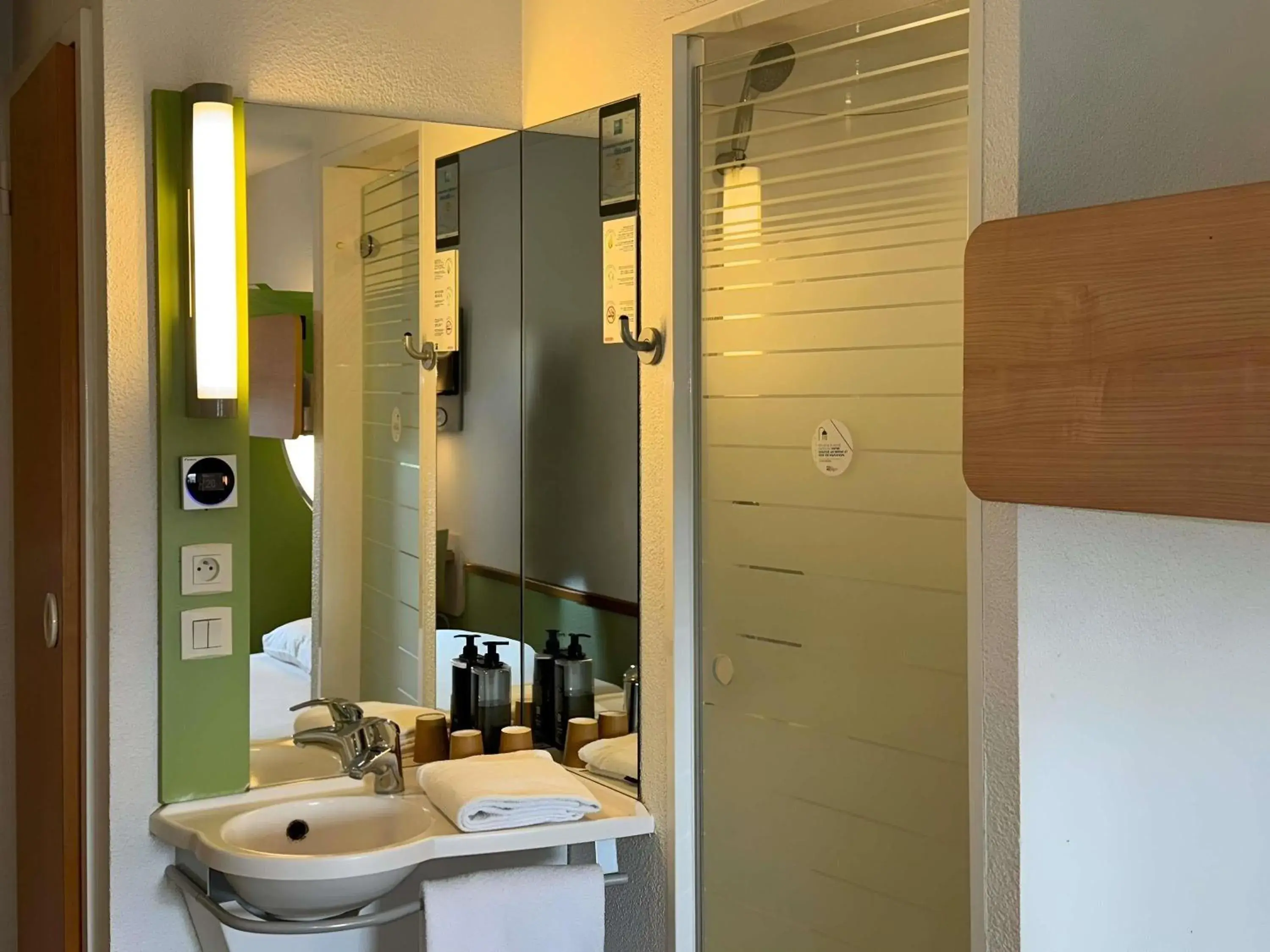 Standard Triple Room in Hotel Ibis Budget Cosne Sur Loire Standard Triple Room in Hotel Ibis Budget Cosne Sur Loire