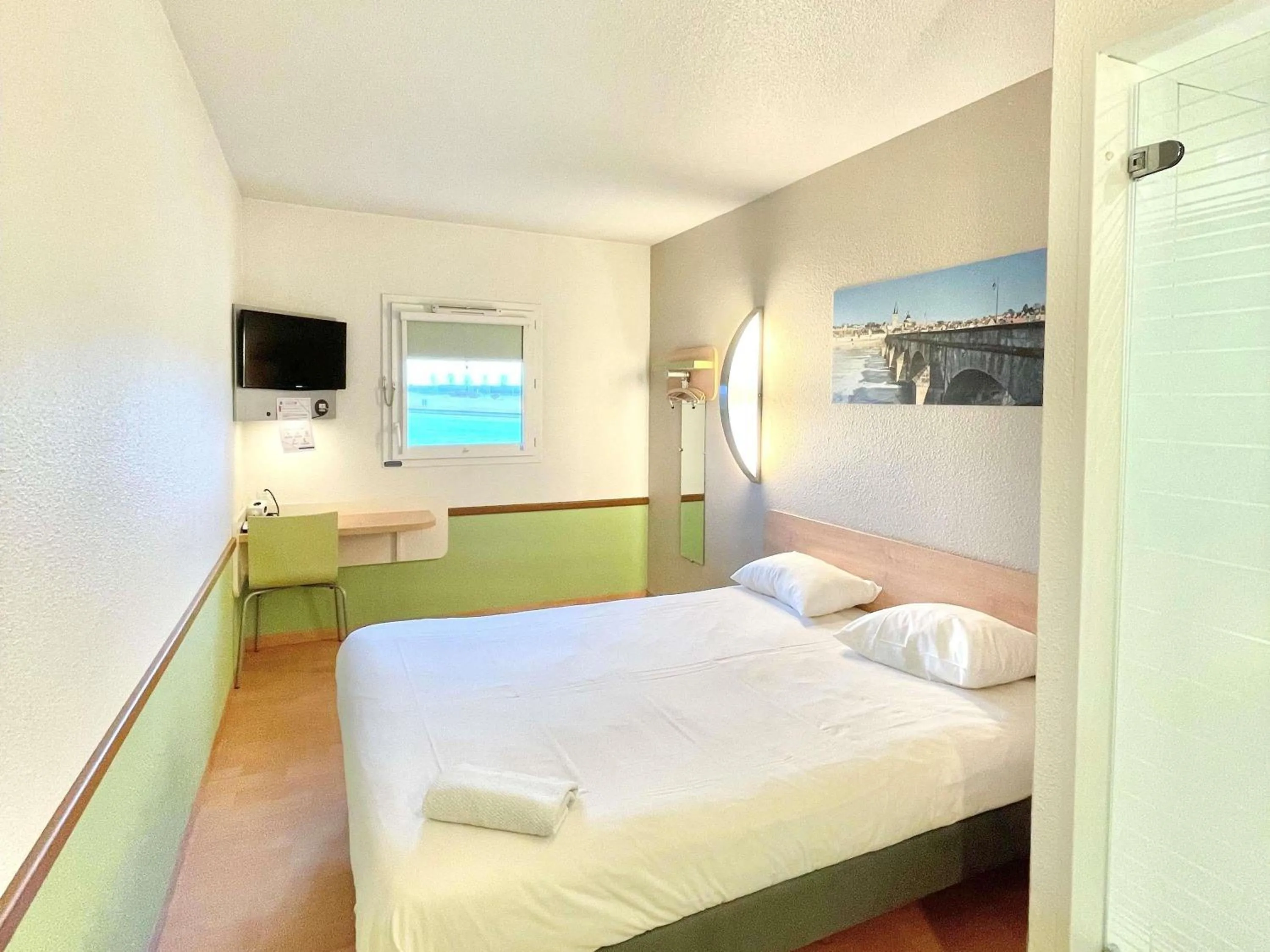 Bedroom, Bed in Hotel Ibis Budget Cosne Sur Loire