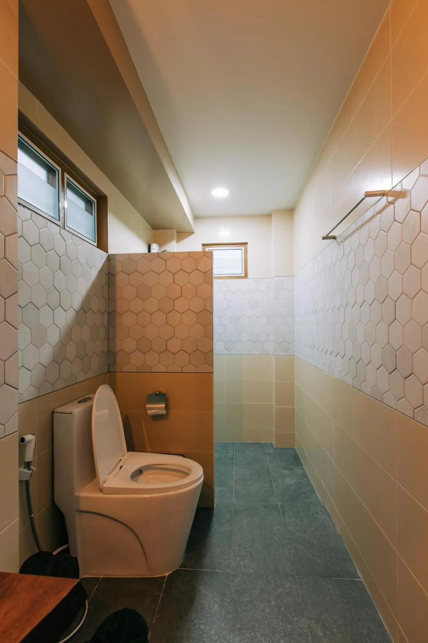 Shower in Banya BnB ที่พักบ้านย่าบีแอนด์บี เมืองประจวบฯ