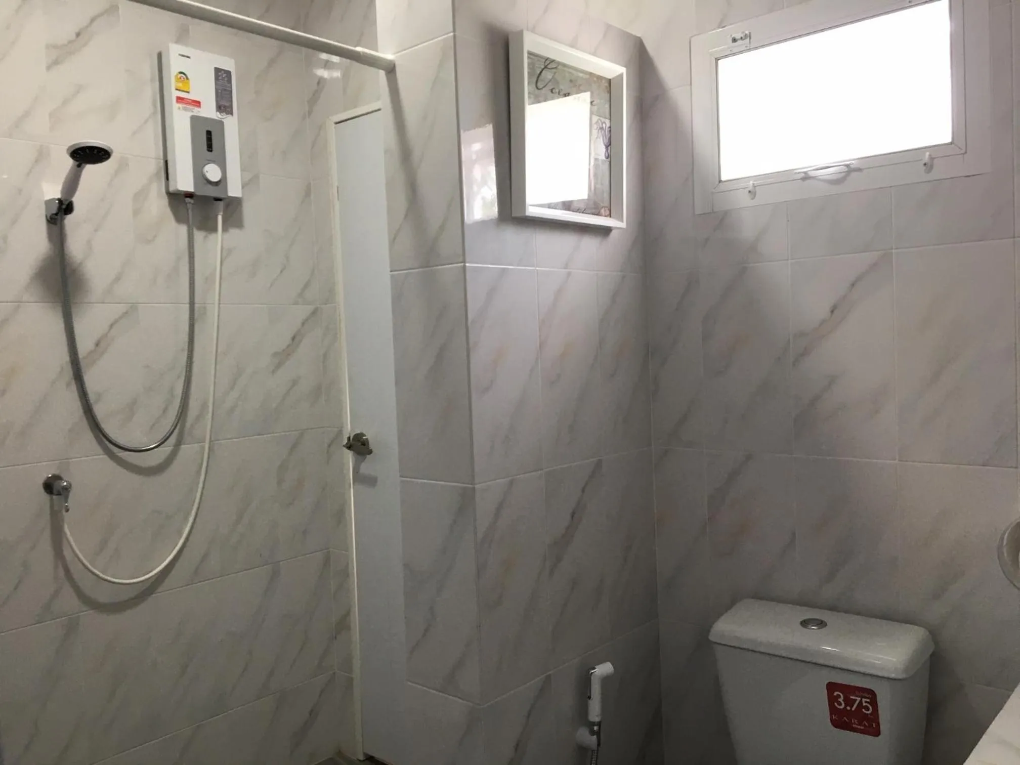 Toilet in Banya BnB ที่พักบ้านย่าบีแอนด์บี เมืองประจวบฯ