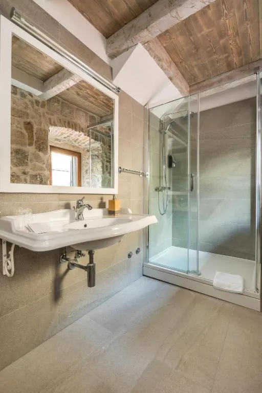 Shower in Historic Plaza Varos Split