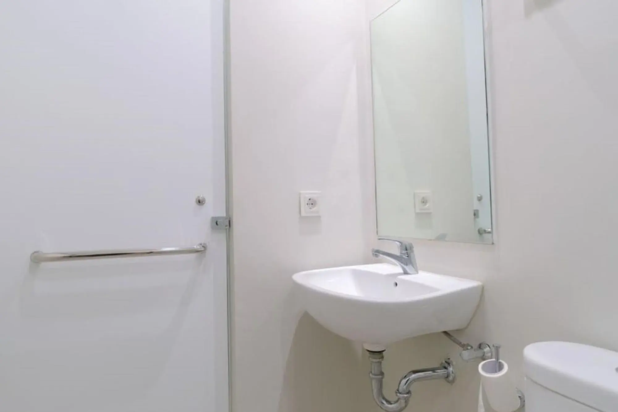 Superior Double Room in LeGreen Suite Semanggi Superior Double Room in LeGreen Suite Semanggi