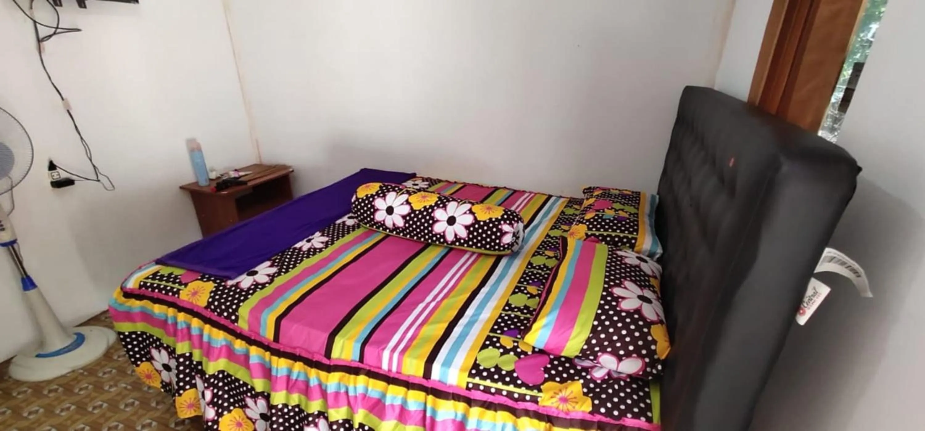 Photo of the whole room, Bed in Limasan Mbah Darmo