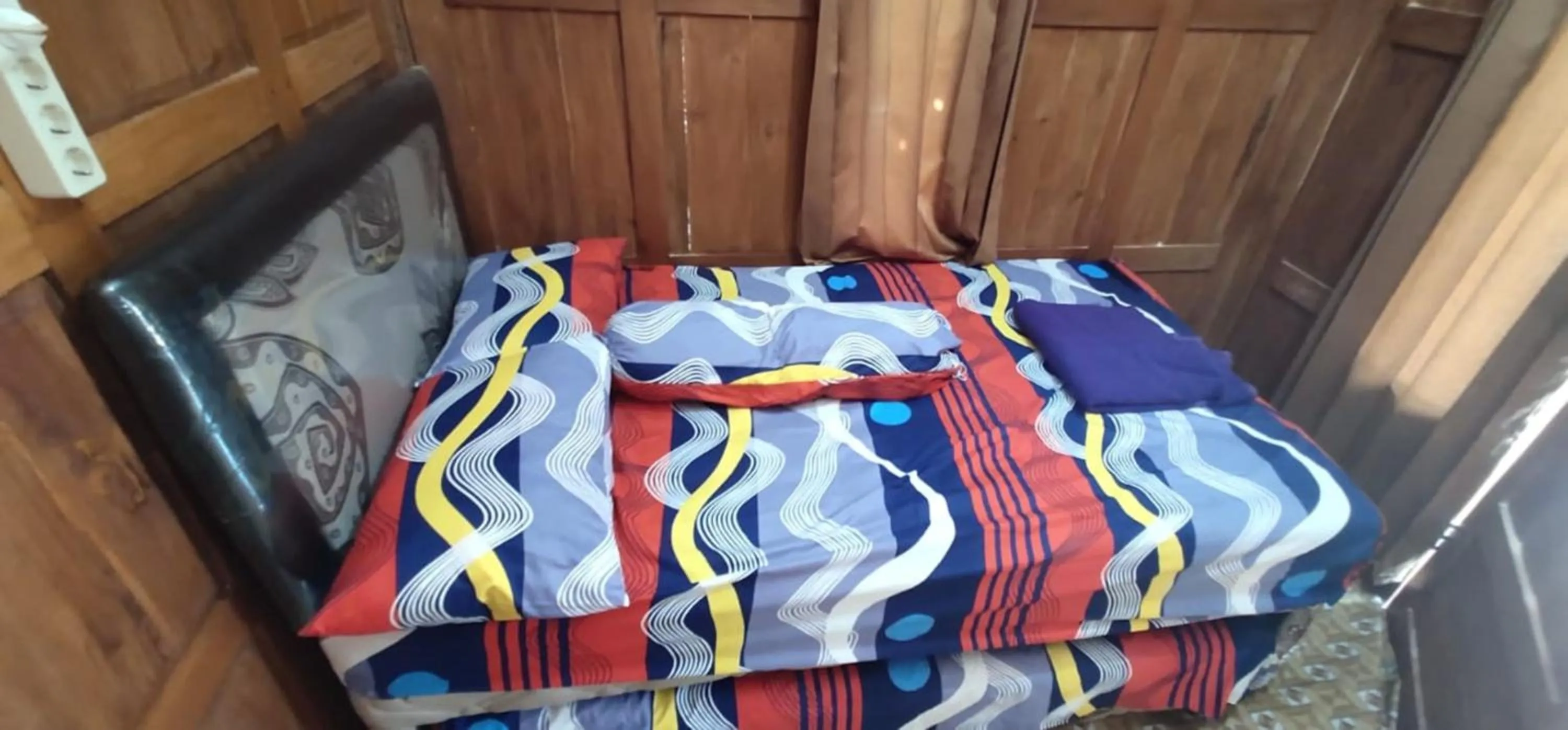 Photo of the whole room, Bed in Limasan Mbah Darmo