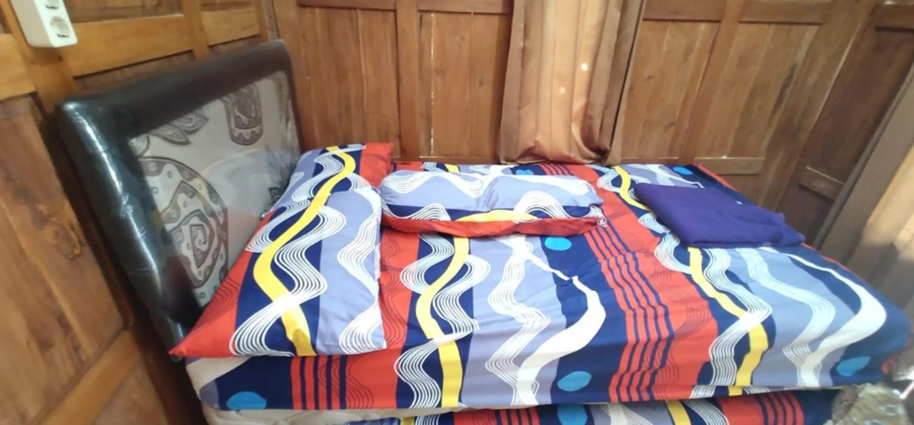 Photo of the whole room, Bed in Limasan Mbah Darmo