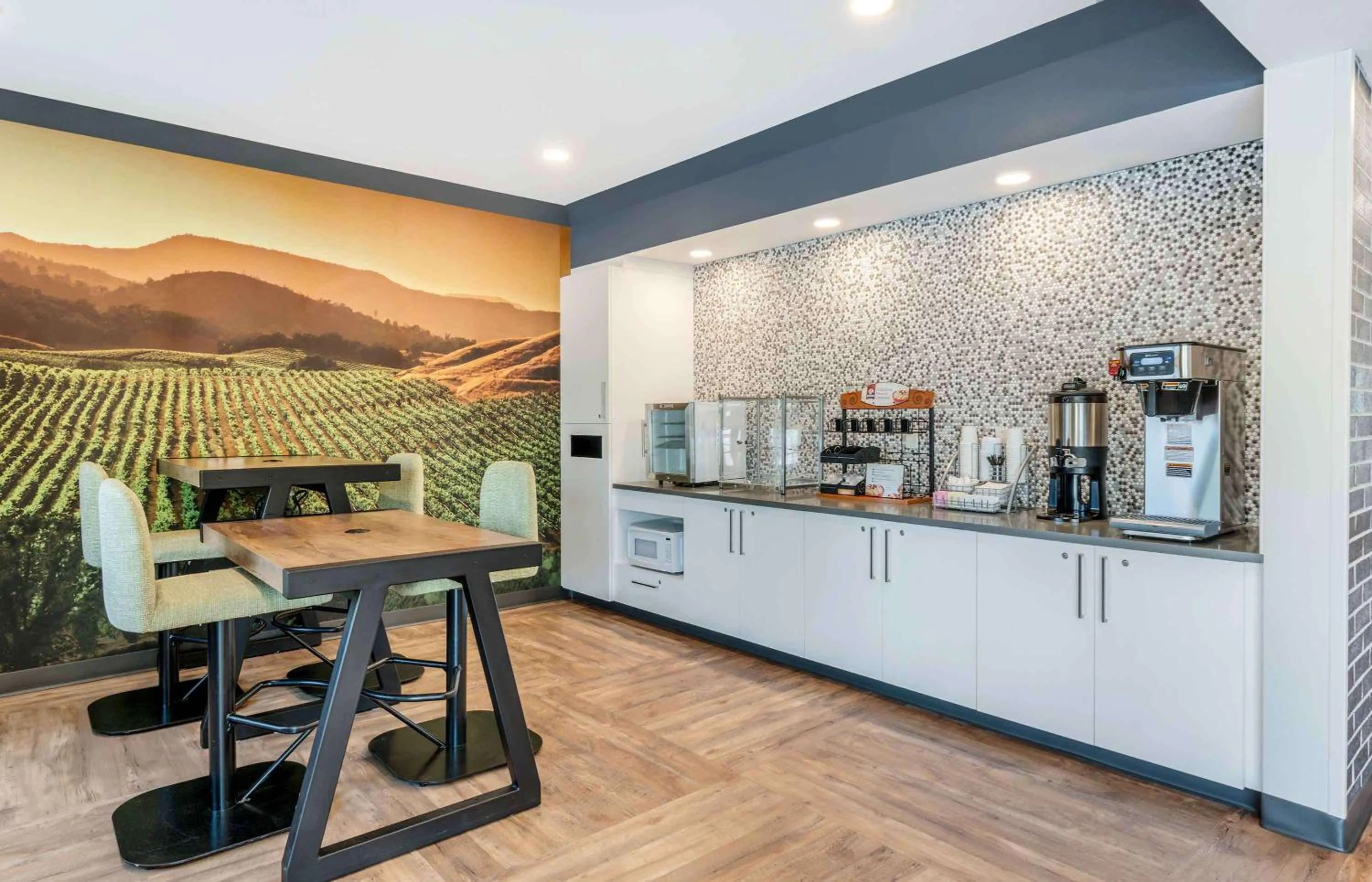 Breakfast in Extended Stay America Premiere Suites - Ukiah