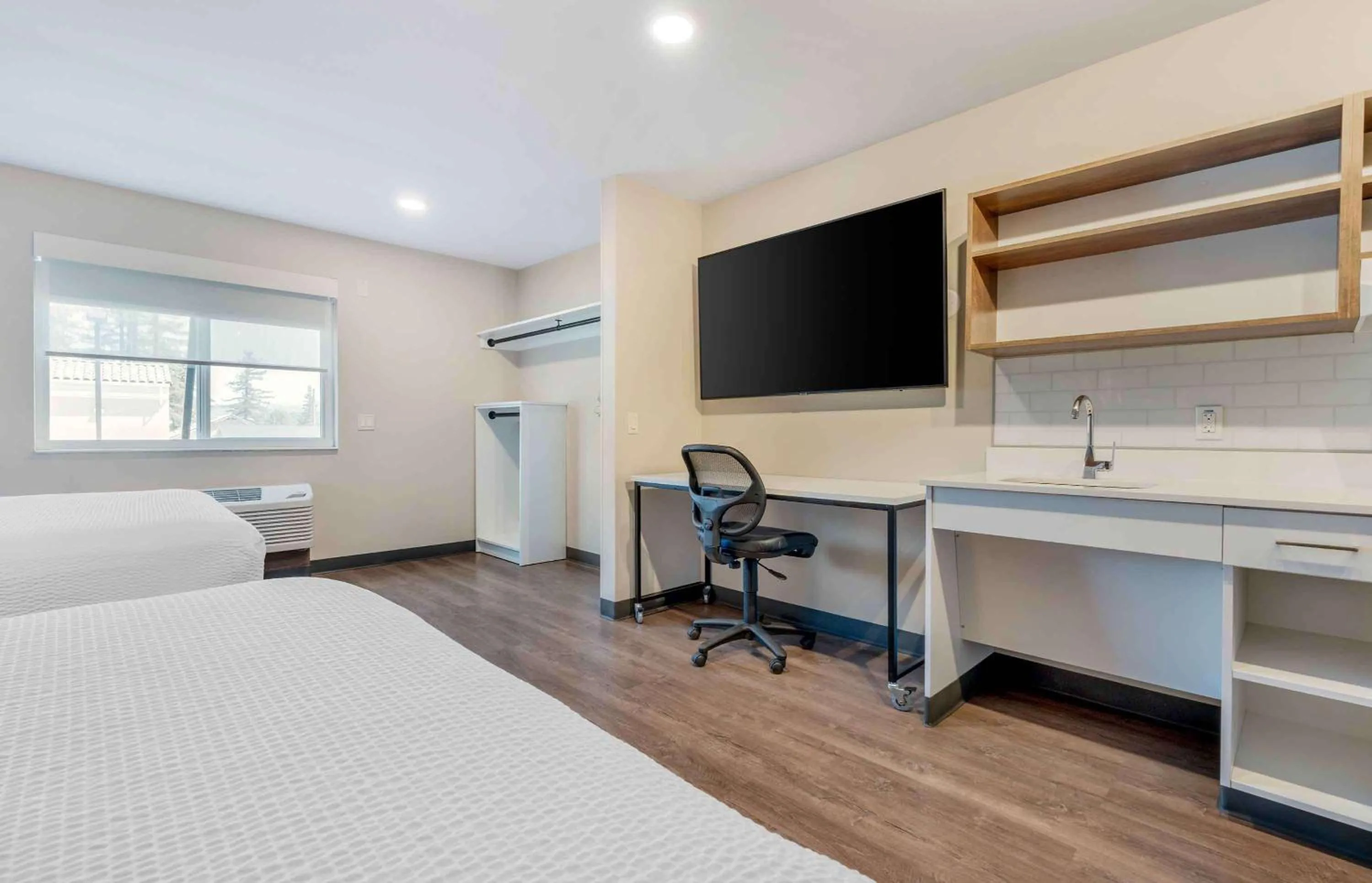 Bedroom, Bed in Extended Stay America Premiere Suites - Ukiah