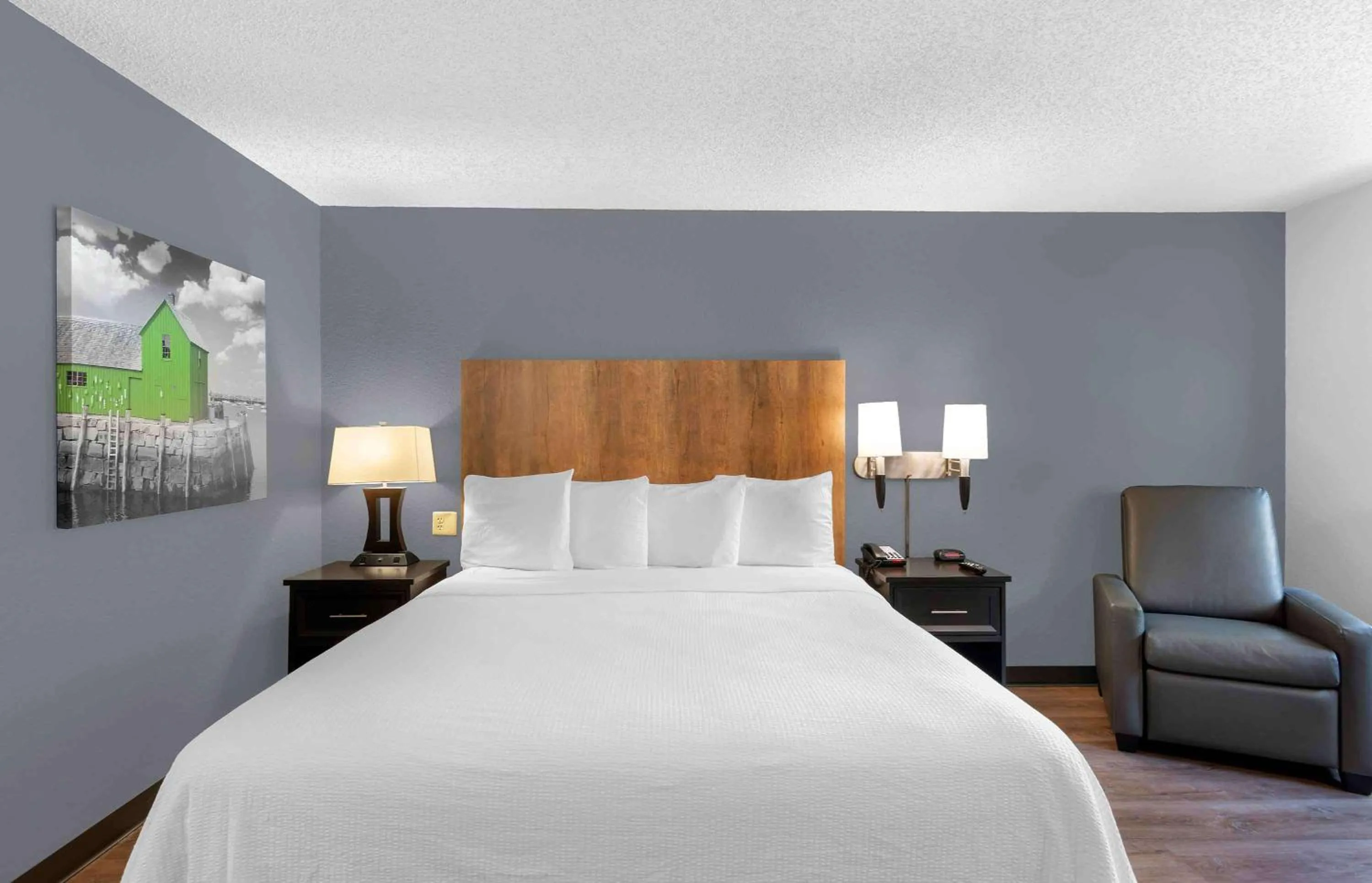 Bedroom, Bed in Extended Stay America Premiere Suites - Ukiah