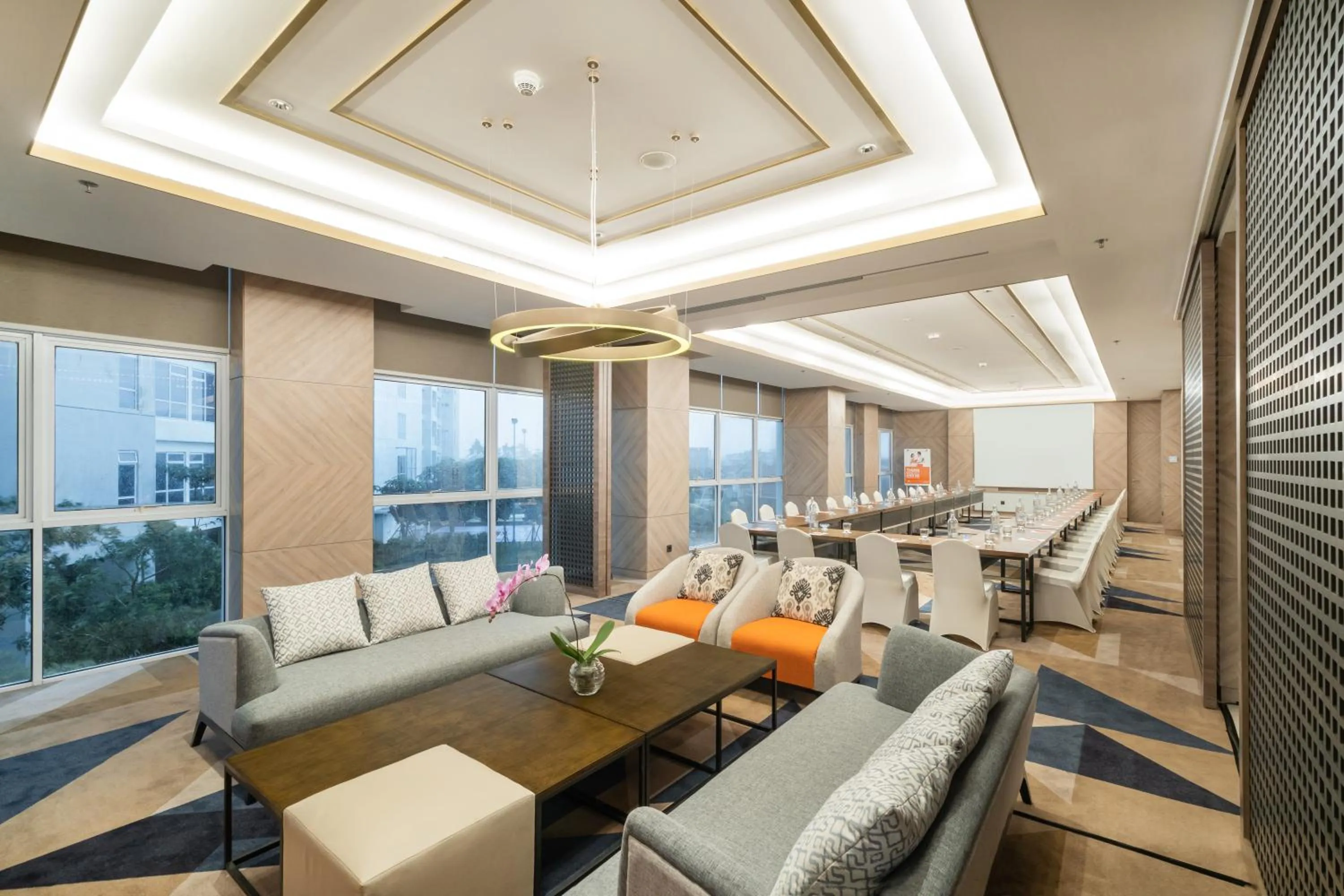 Meeting/conference room in Harris Suites Puri Mansion