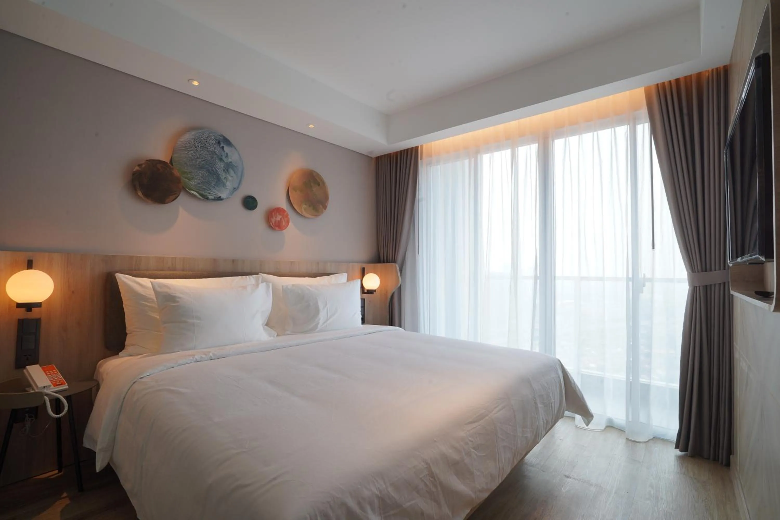 Bedroom, Bed in Harris Suites Puri Mansion