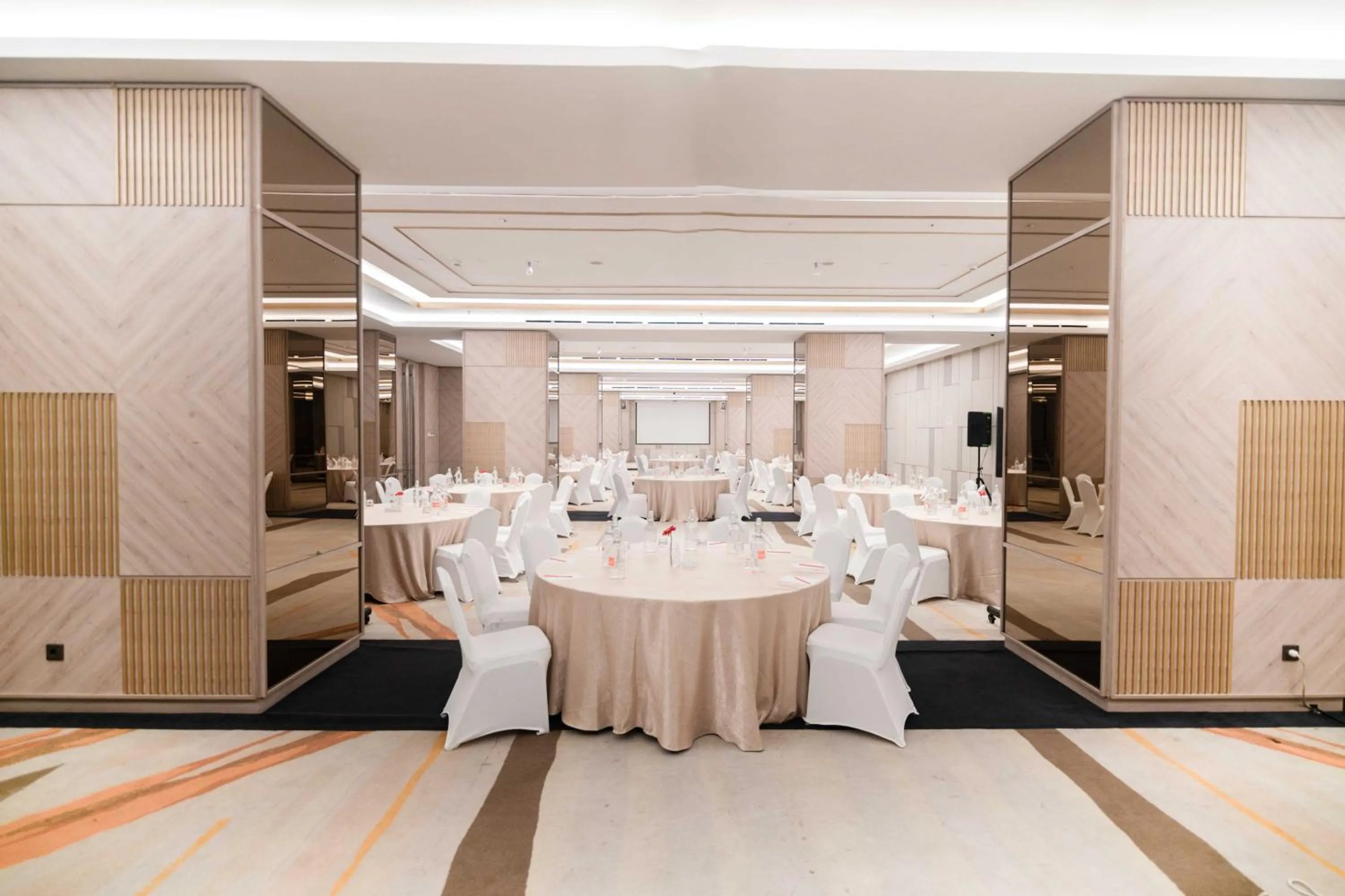 Meeting/conference room in Harris Suites Puri Mansion