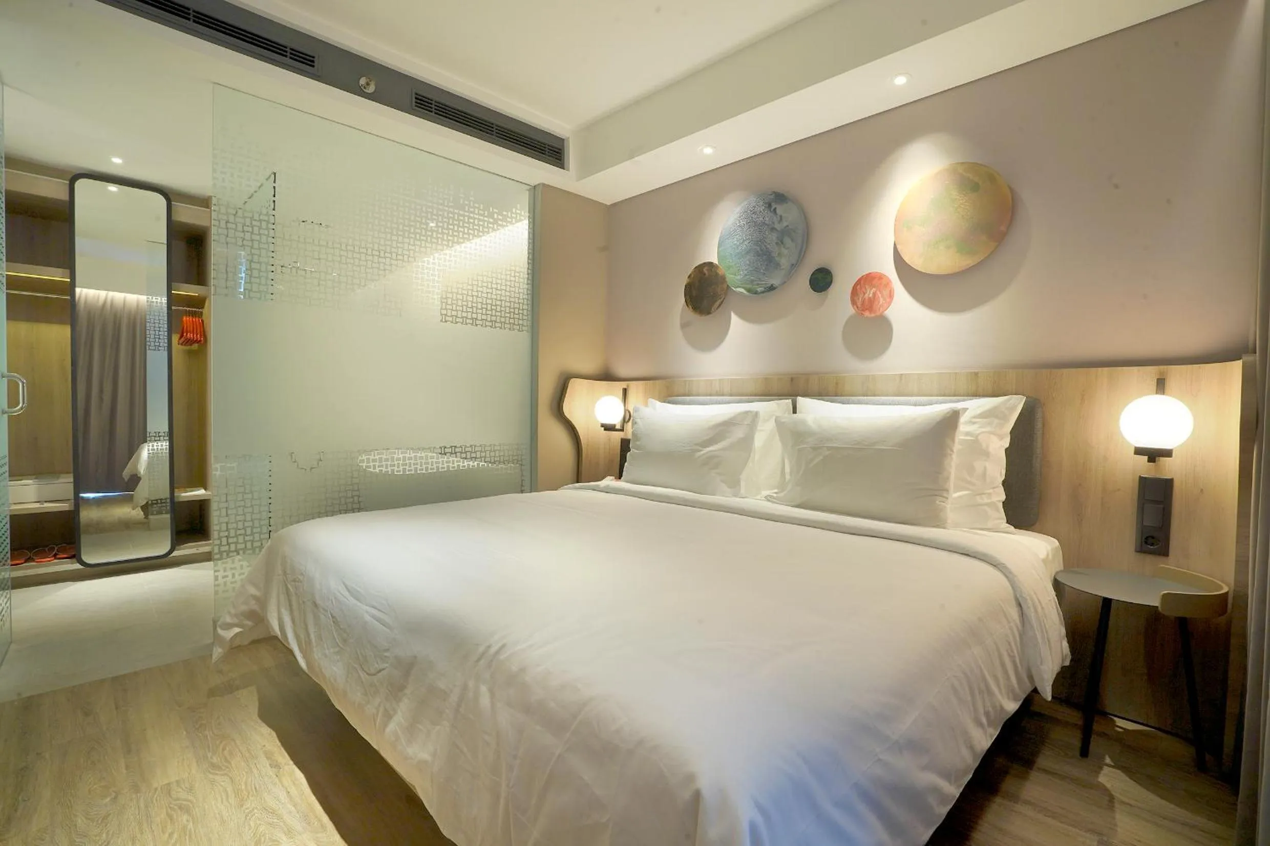 Bedroom, Bed in Harris Suites Puri Mansion