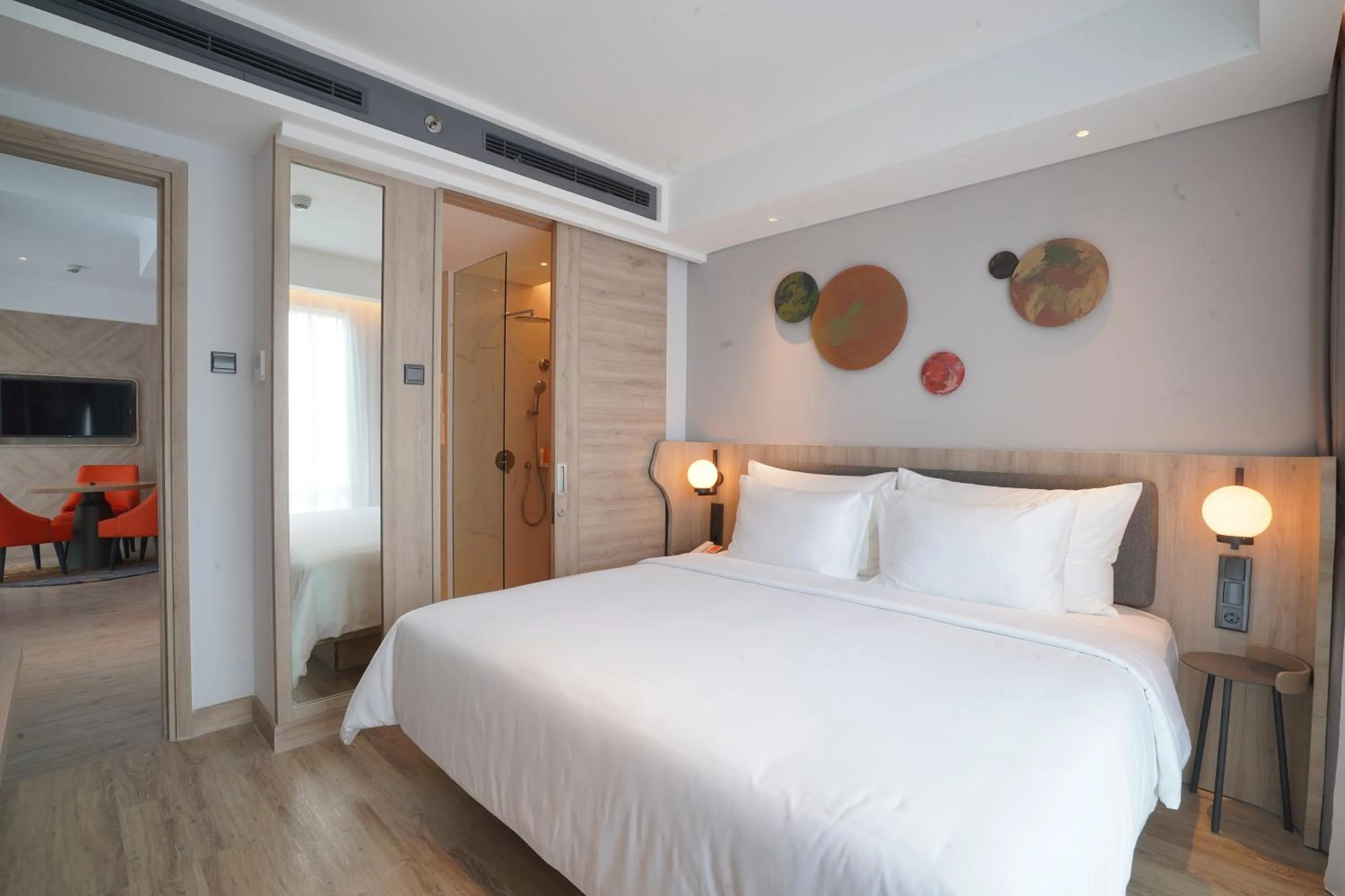 Bedroom, Bed in Harris Suites Puri Mansion