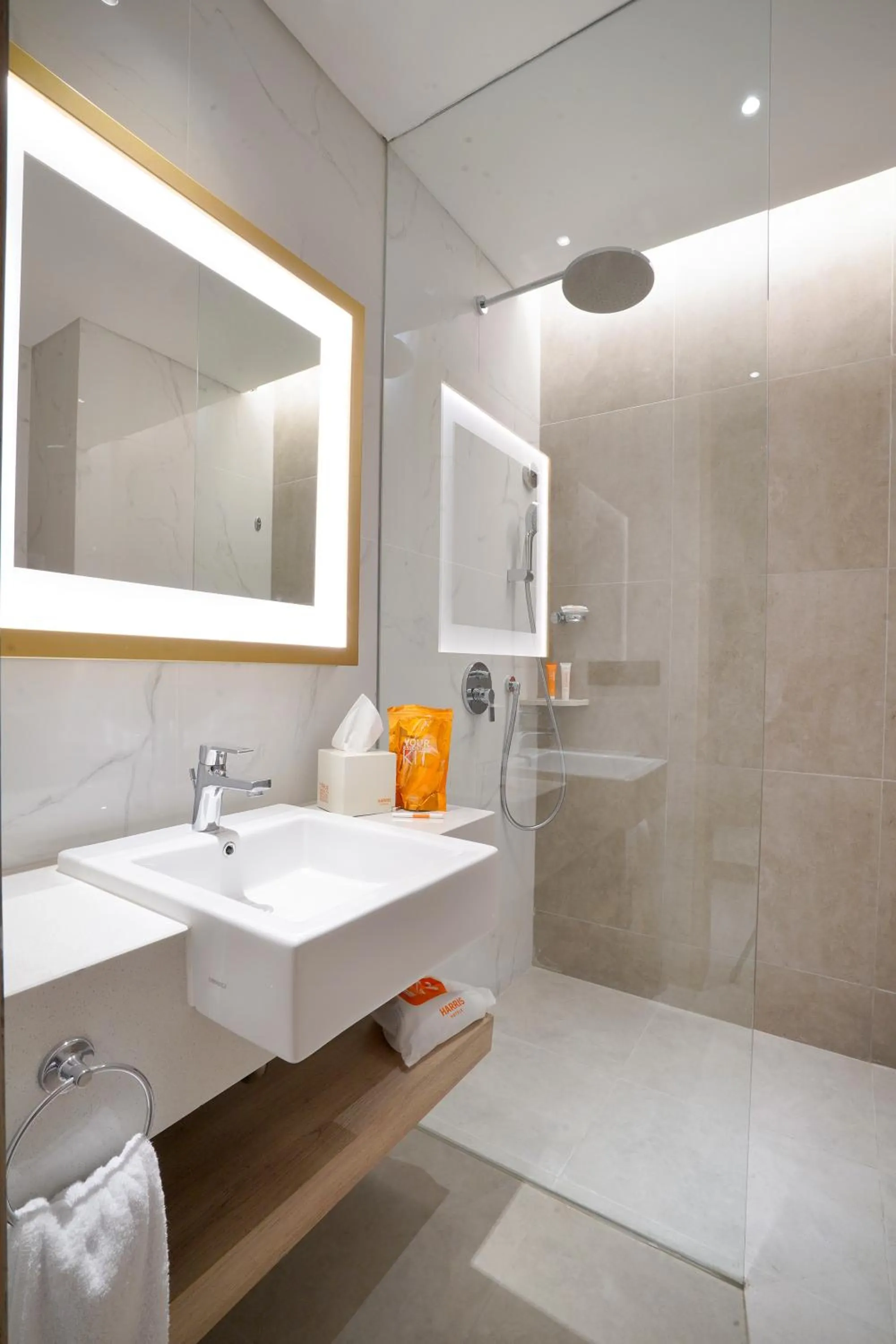 Bathroom in Harris Suites Puri Mansion