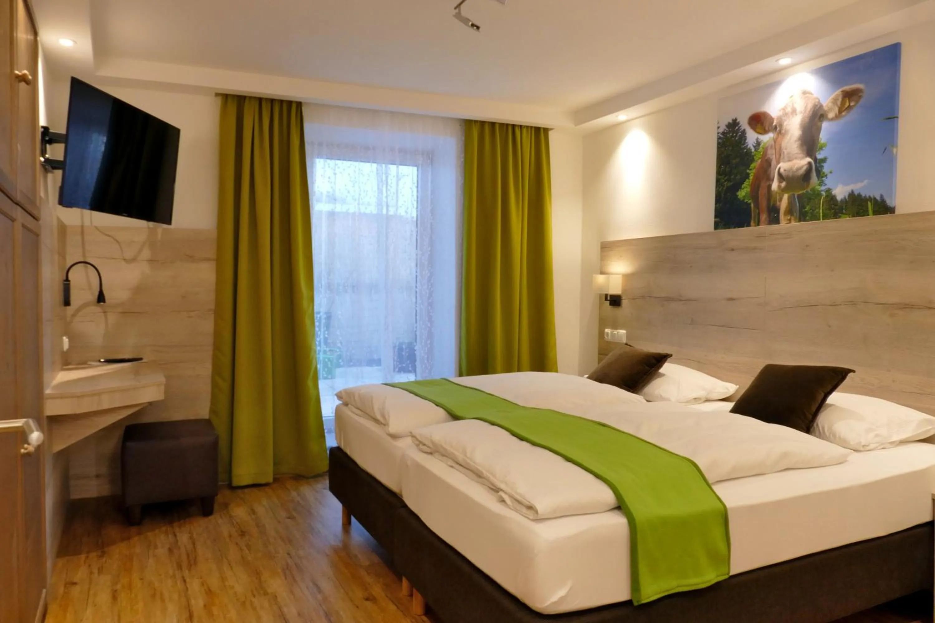 Bedroom, Bed in Altstadt-Hotel Zum Hechten