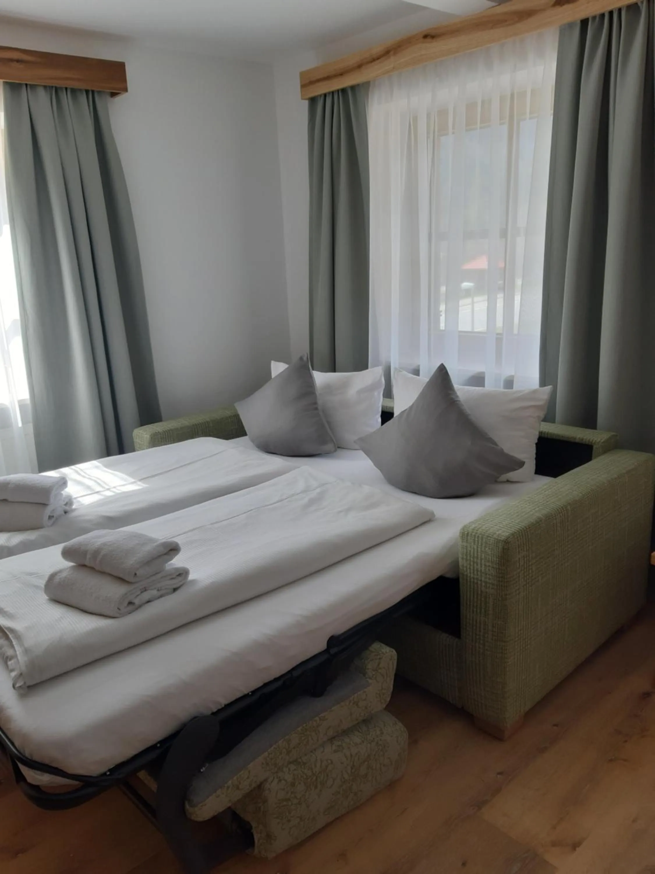 Photo of the whole room, Bed in DEVA Hotel Alpenglück