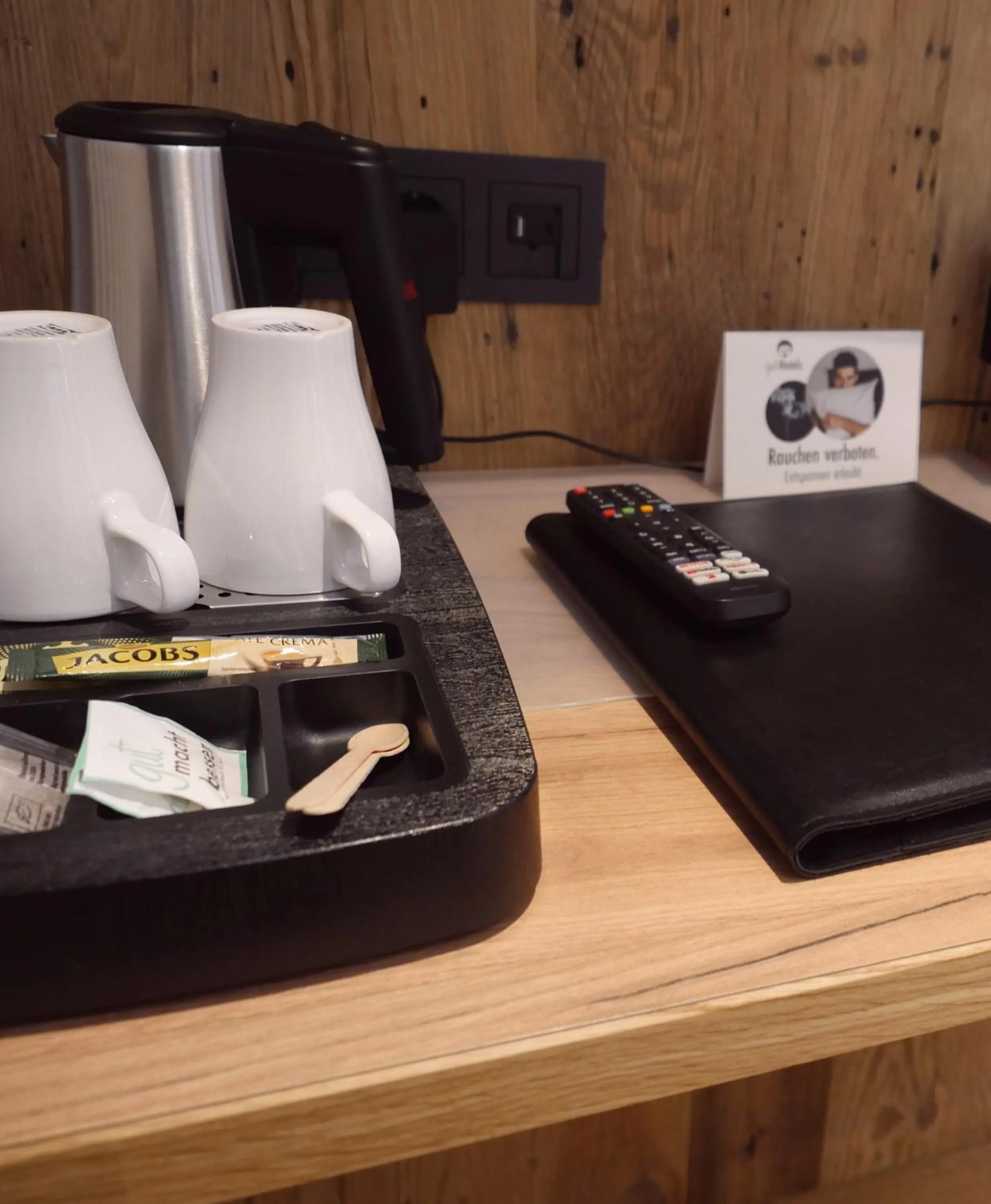 Coffee/tea facilities in DEVA Hotel Alpenglück