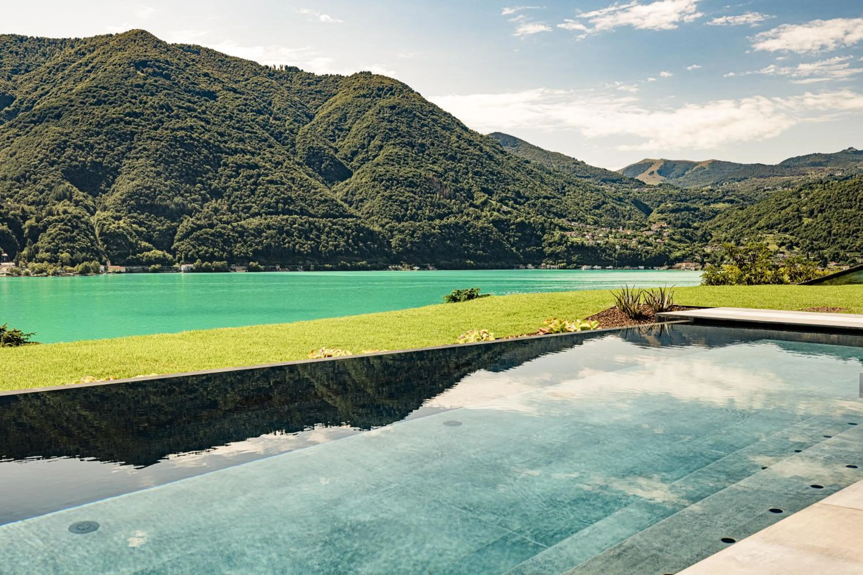 Swimming pool in ARIA Retreat & SPA - The Leading Hotels of the World, located within Parco San Marco Resort