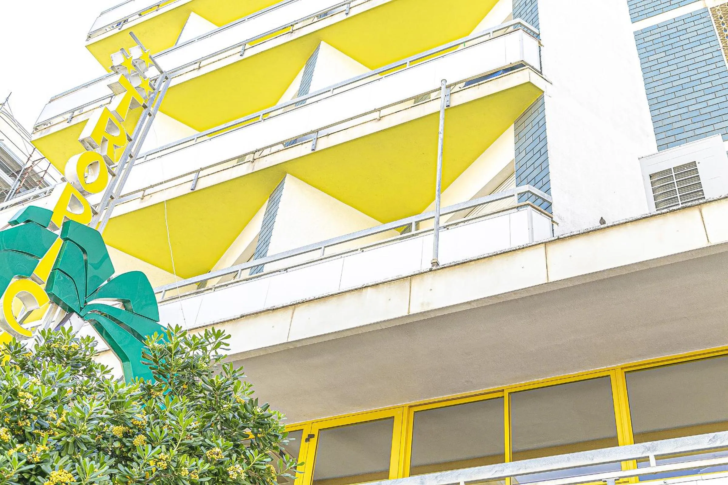 Facade/entrance in Hotel Tropical