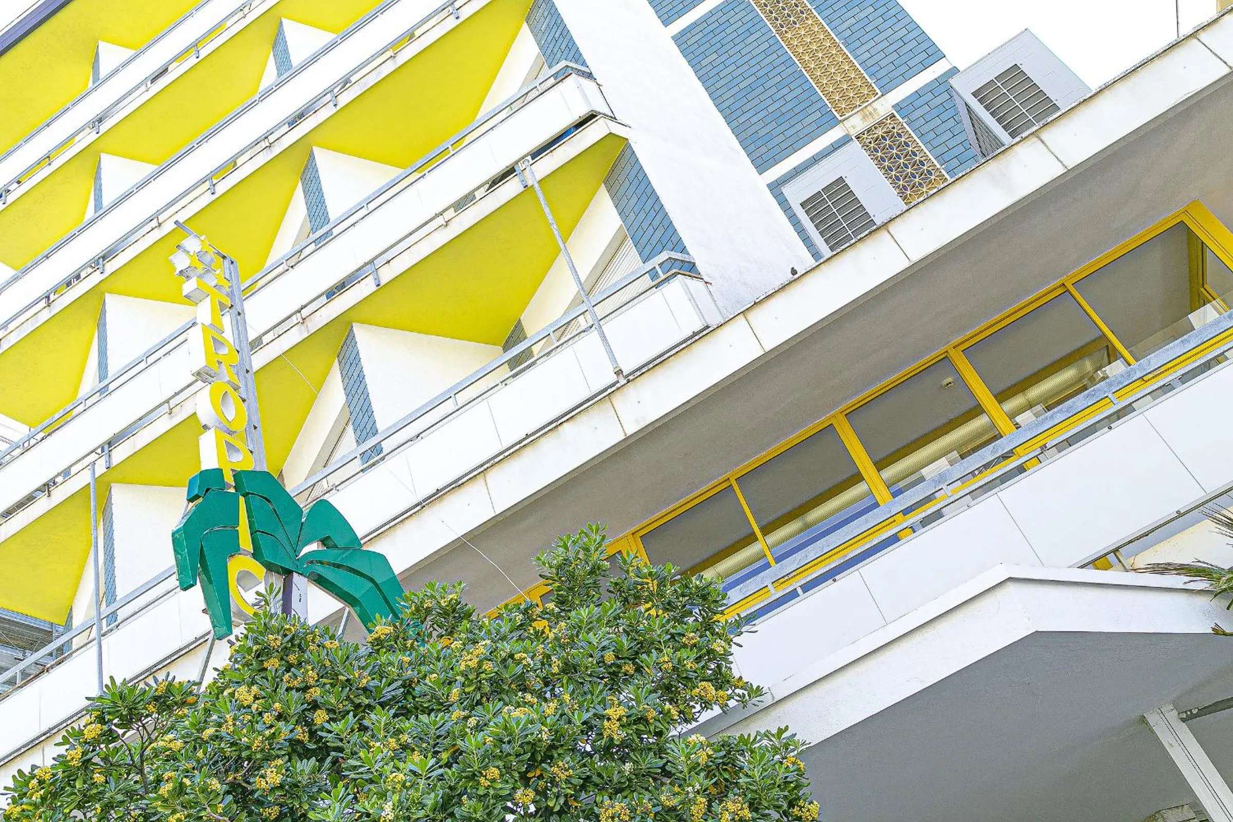 Facade/entrance in Hotel Tropical