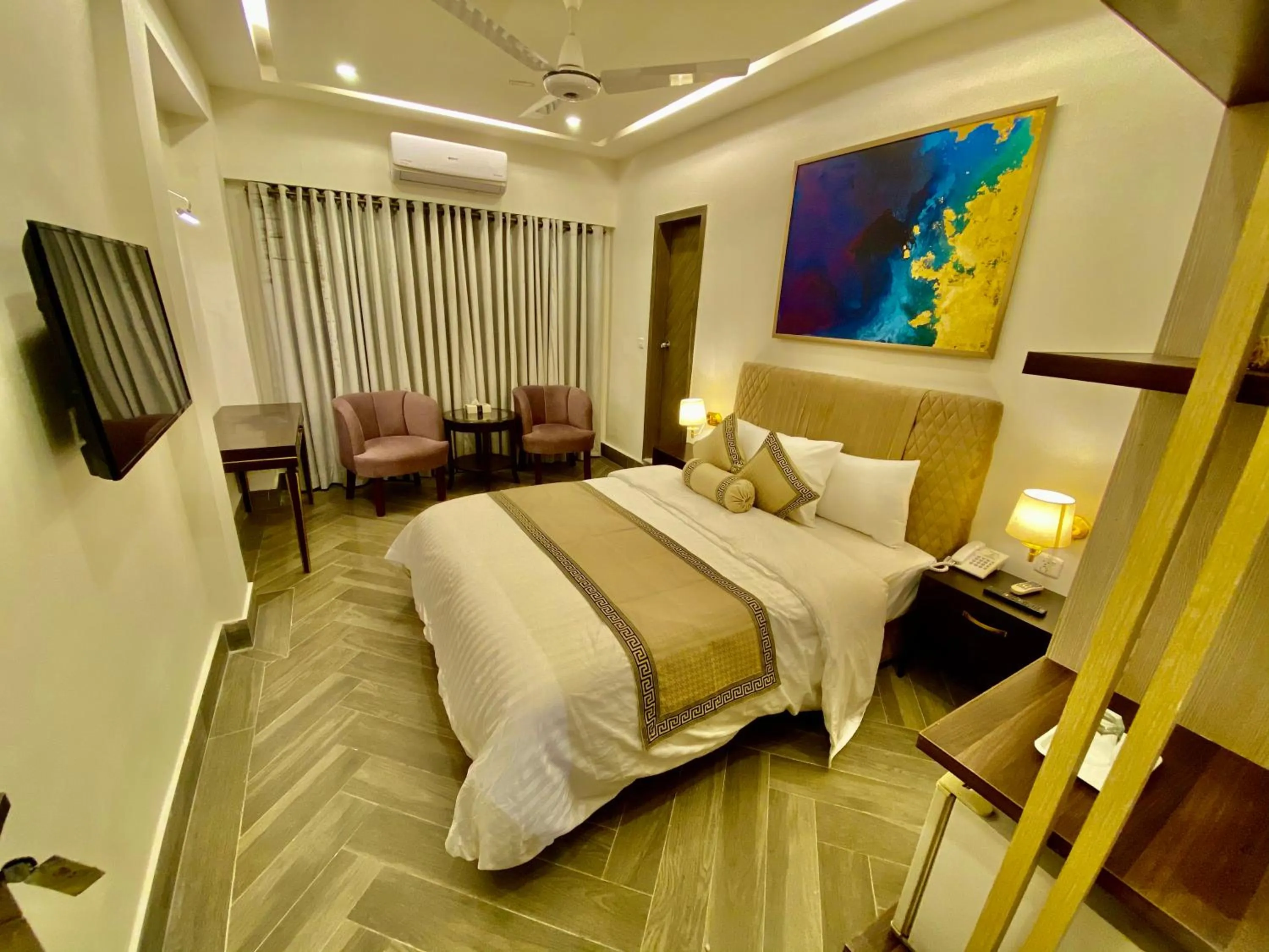 Bed in Shelton's Ambassador