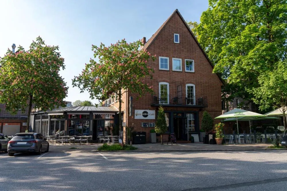 Property building in Excellent Hotel Hamburg