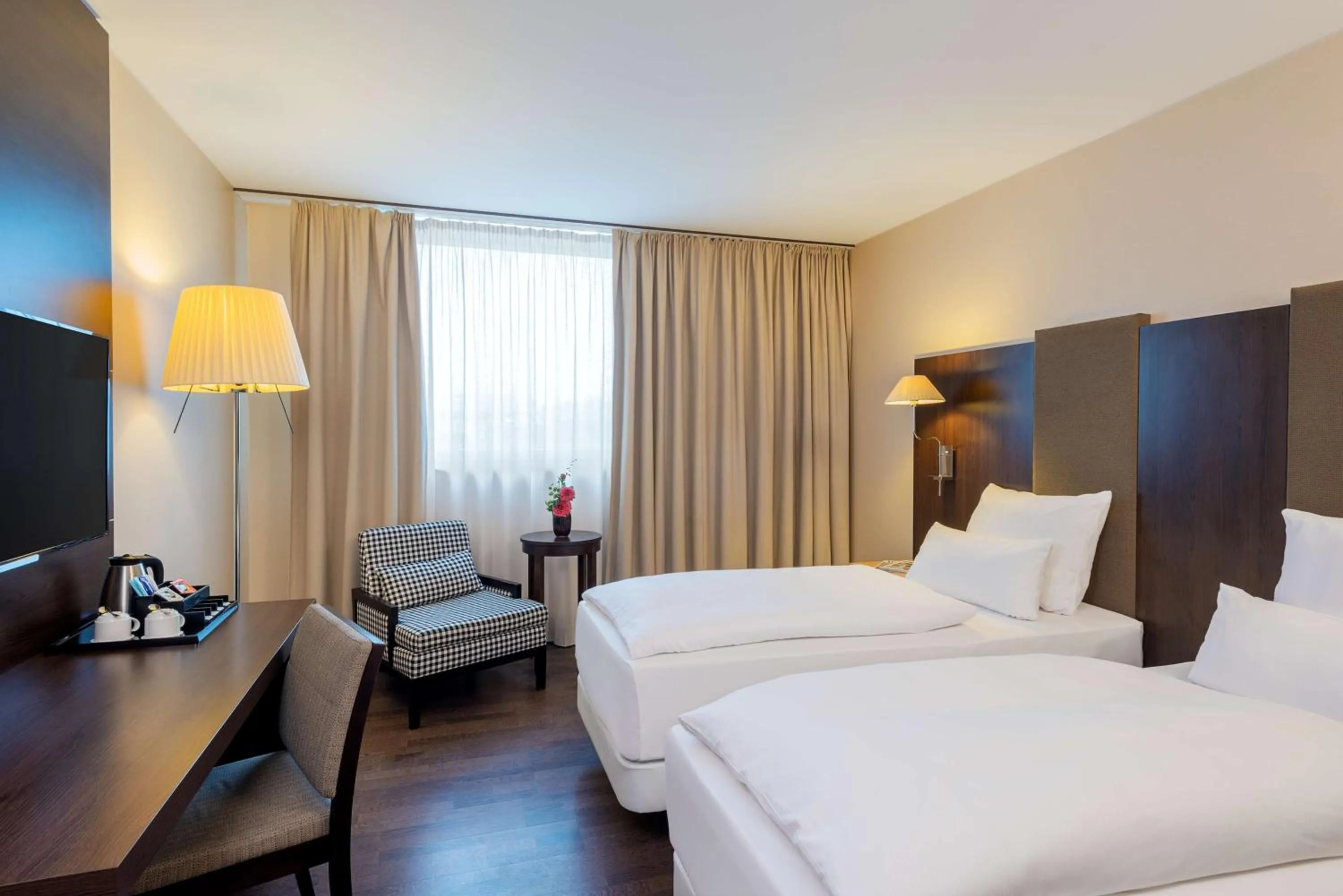 Bedroom, Bed in NH Stuttgart Airport