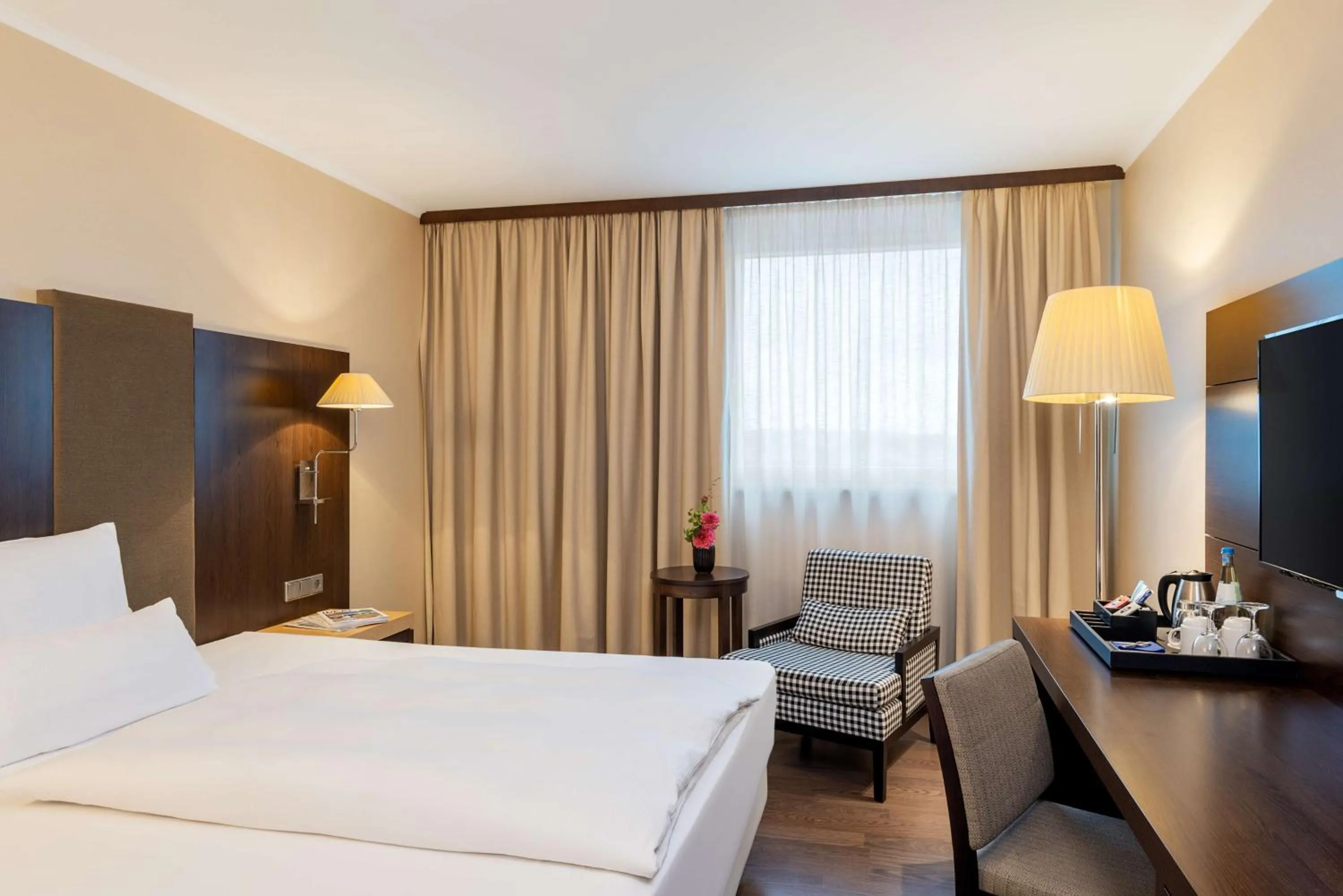 Standard Double or Twin Room - Park, Sleep and Fly 8  in NH Stuttgart Airport