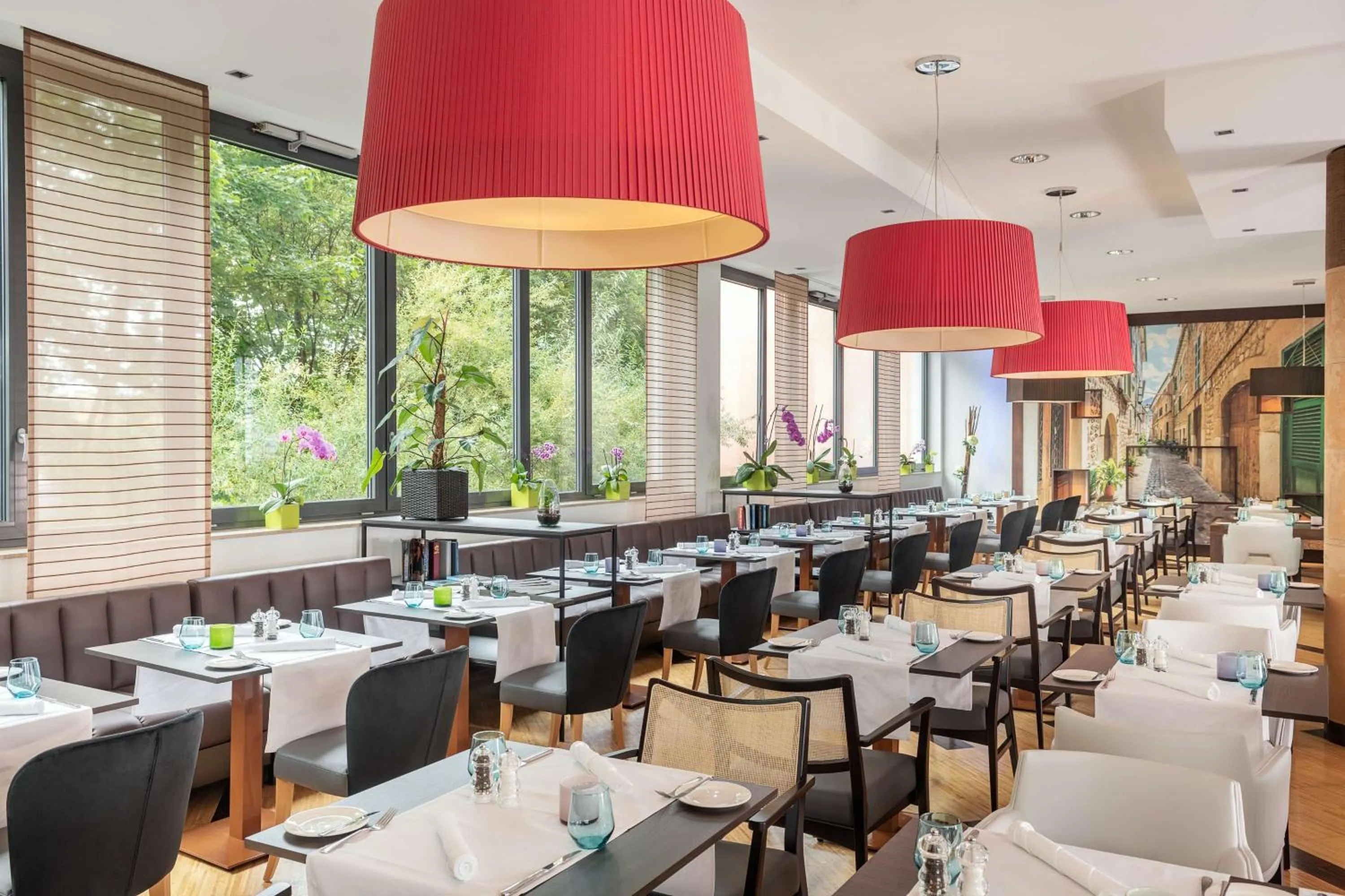 Restaurant/places to eat in NH Stuttgart Airport