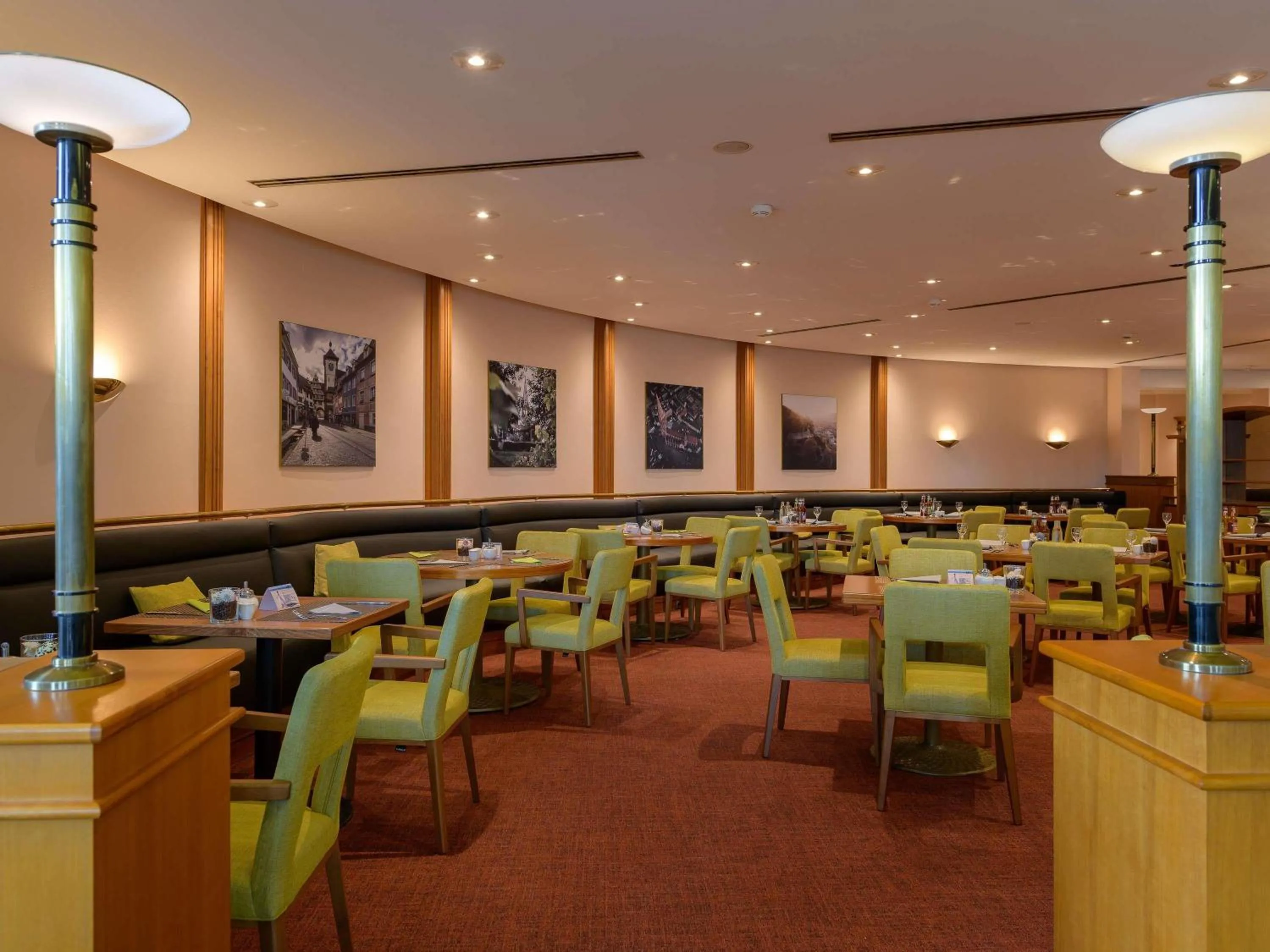 Restaurant/places to eat in Novotel Freiburg am Konzerthaus