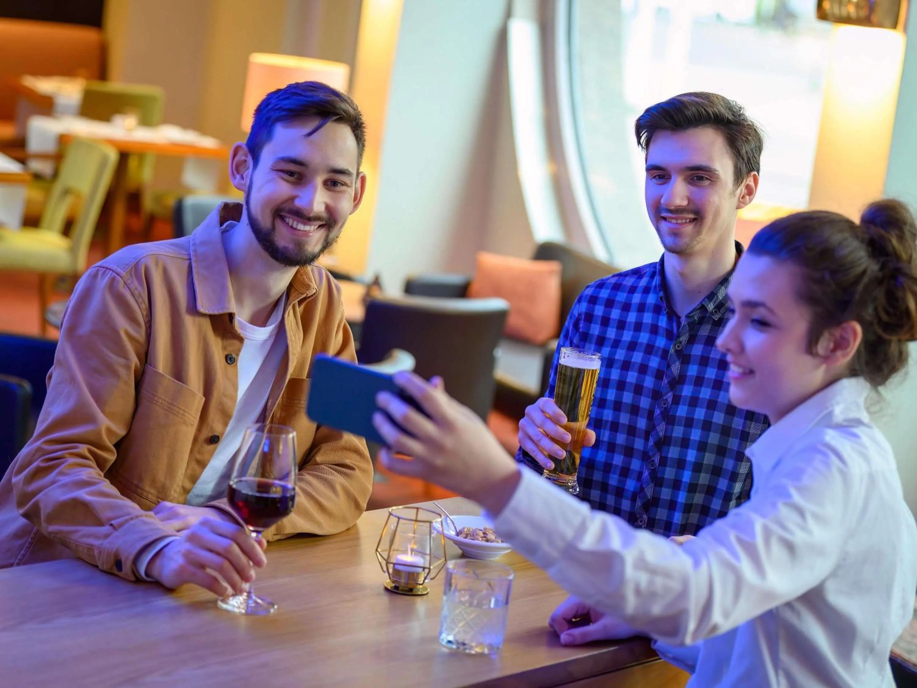 Lounge or bar in Novotel Freiburg am Konzerthaus