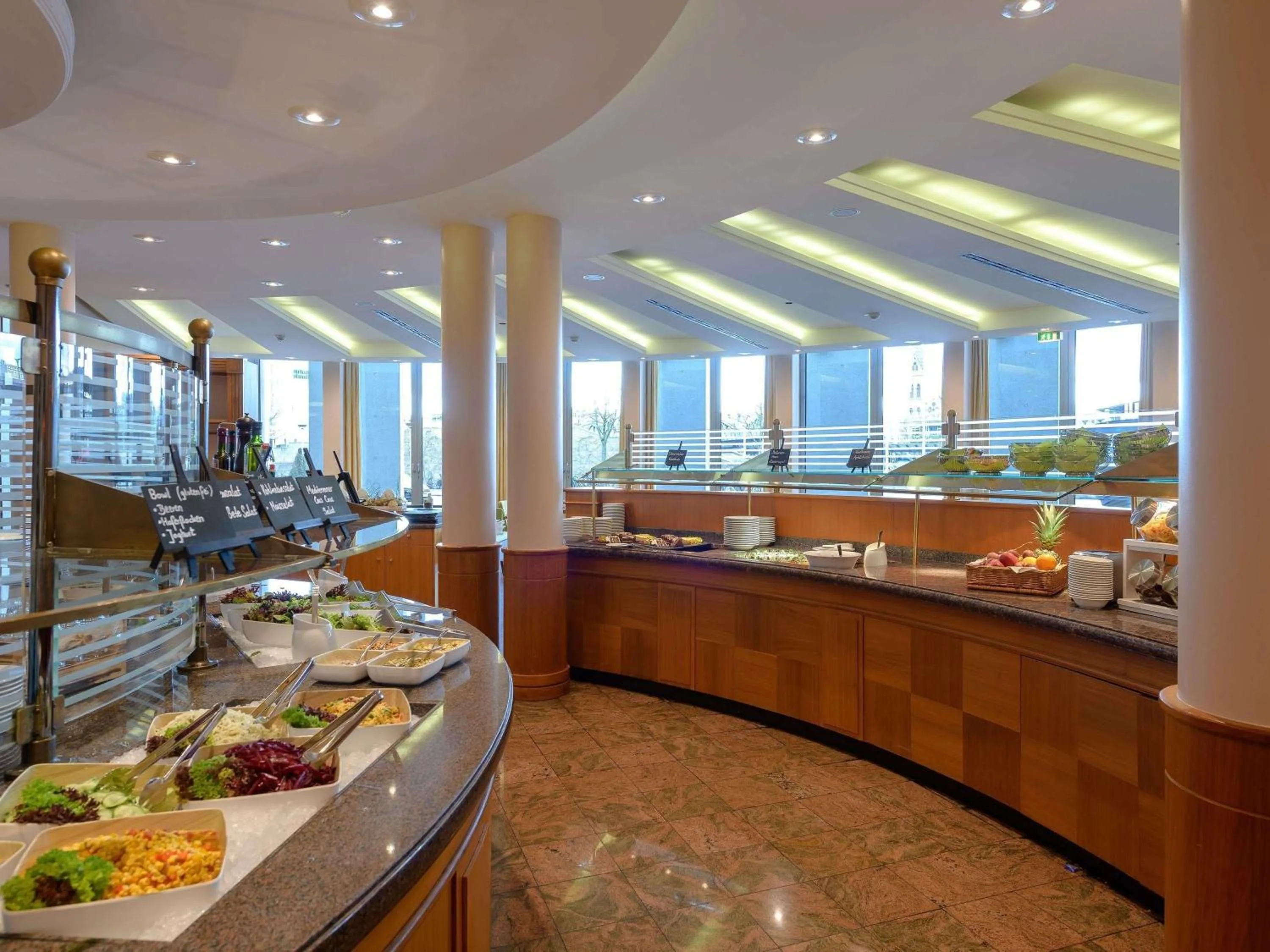 Restaurant/places to eat in Novotel Freiburg am Konzerthaus