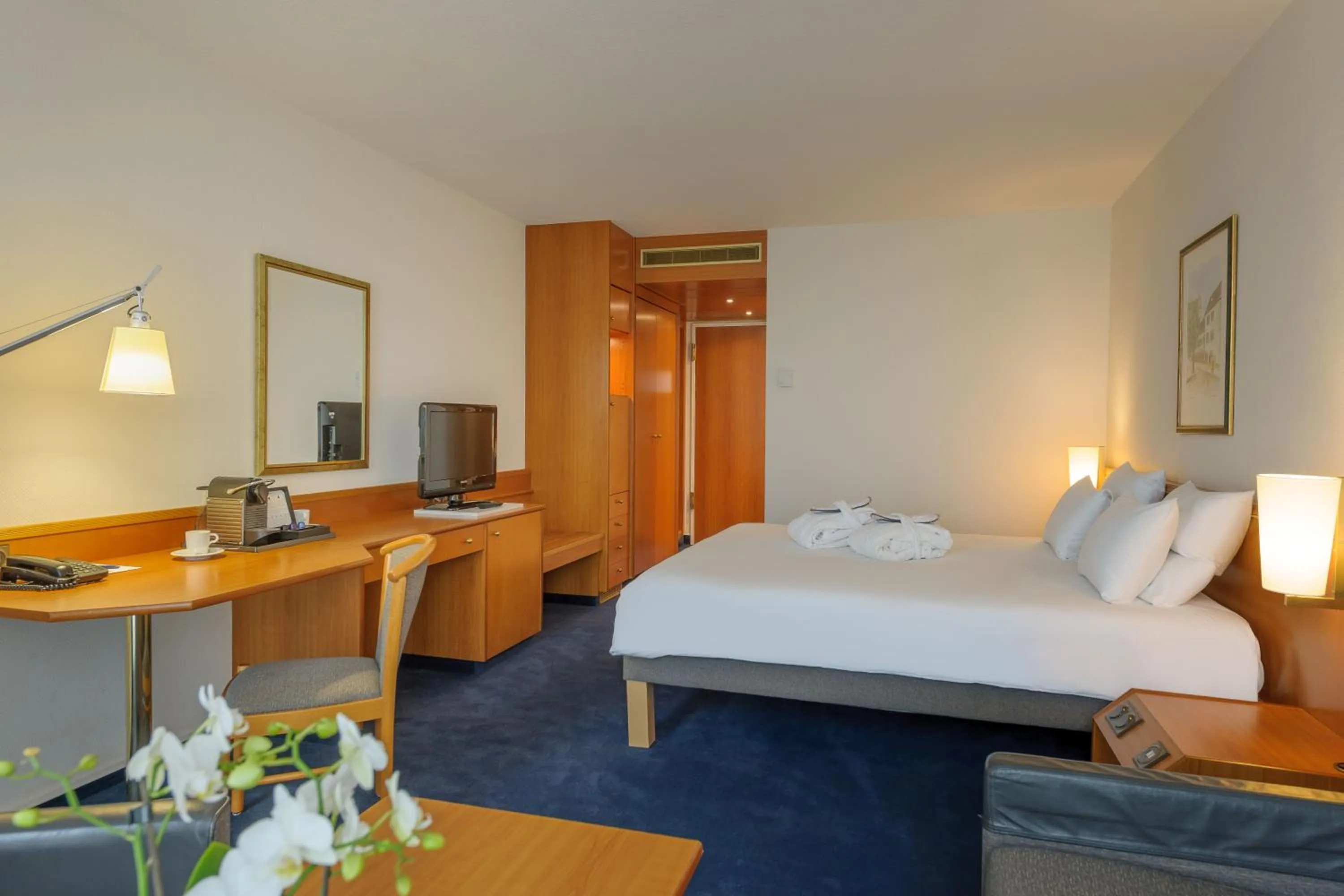 Photo of the whole room, Bed in Novotel Freiburg am Konzerthaus