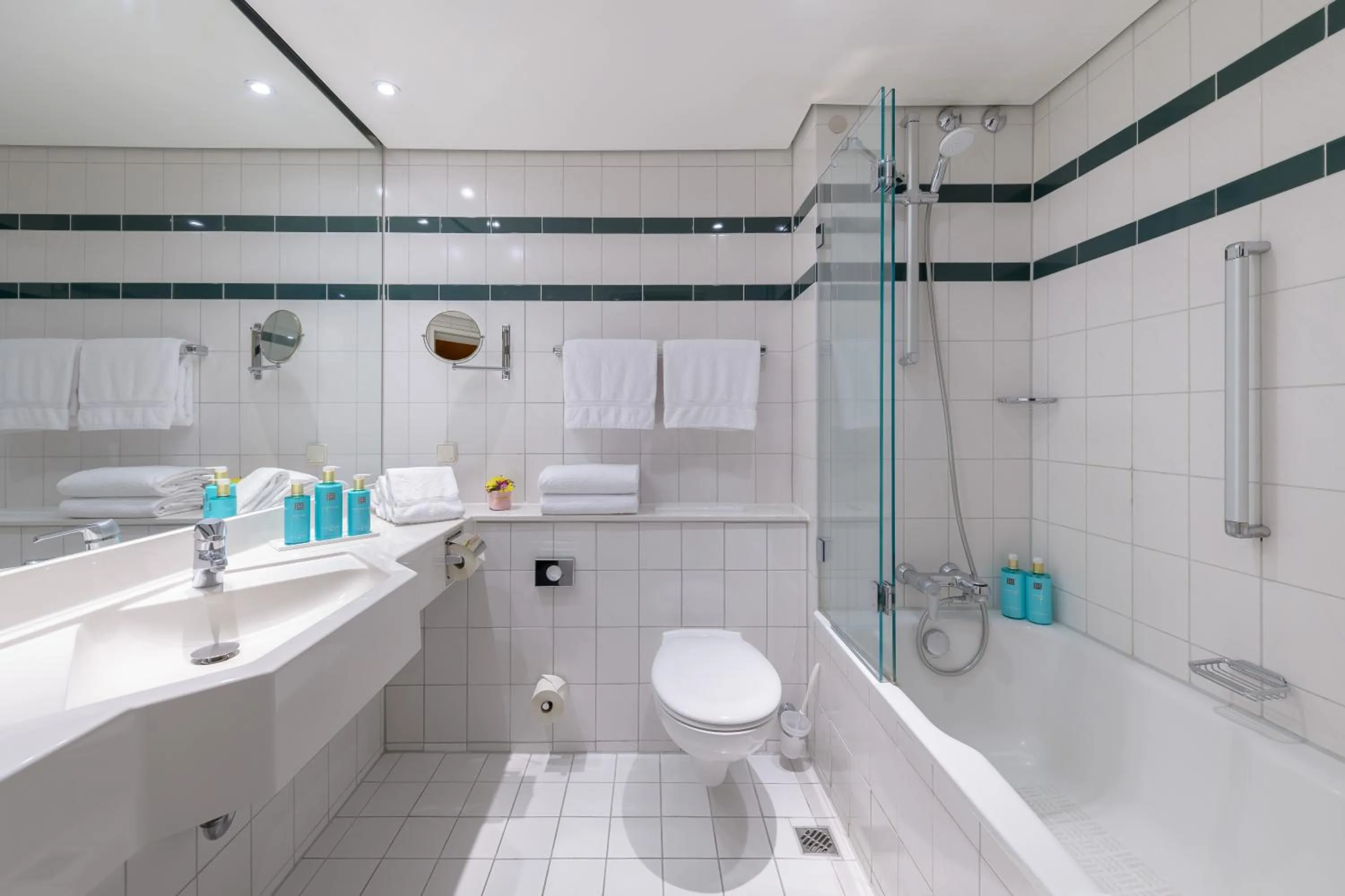 Shower in Novotel Freiburg am Konzerthaus