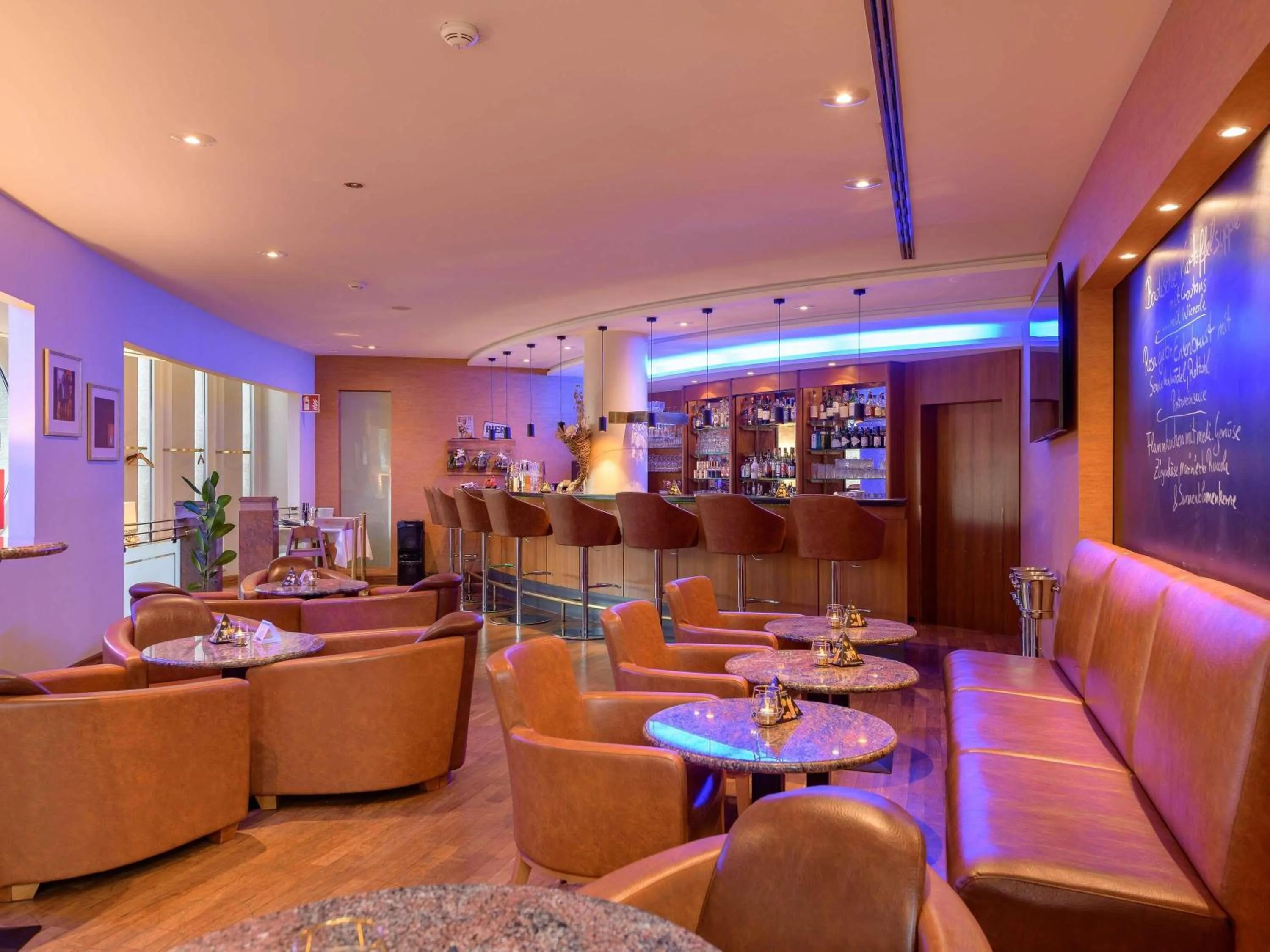 Lounge or bar in Novotel Freiburg am Konzerthaus