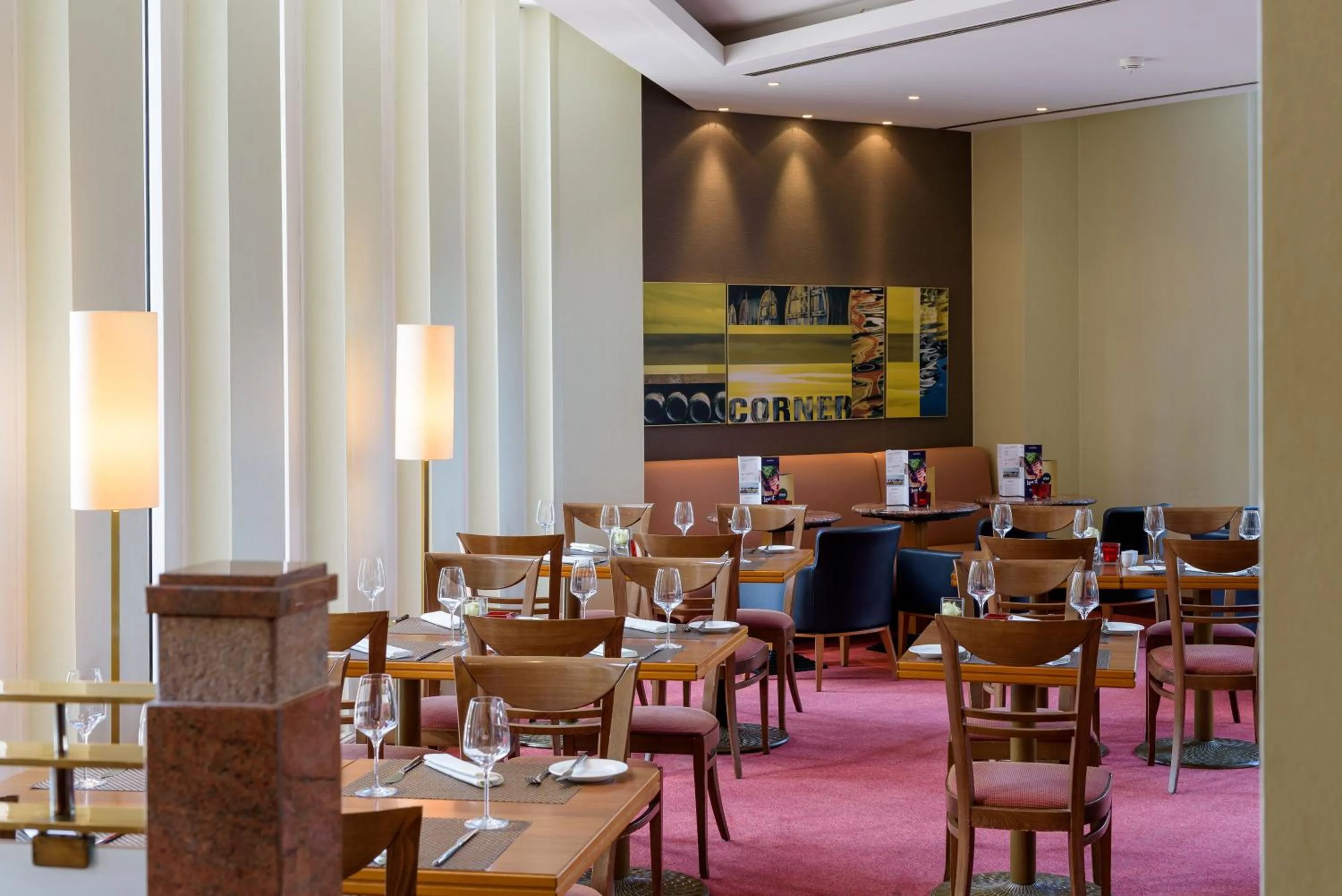 Restaurant/places to eat in Novotel Freiburg am Konzerthaus