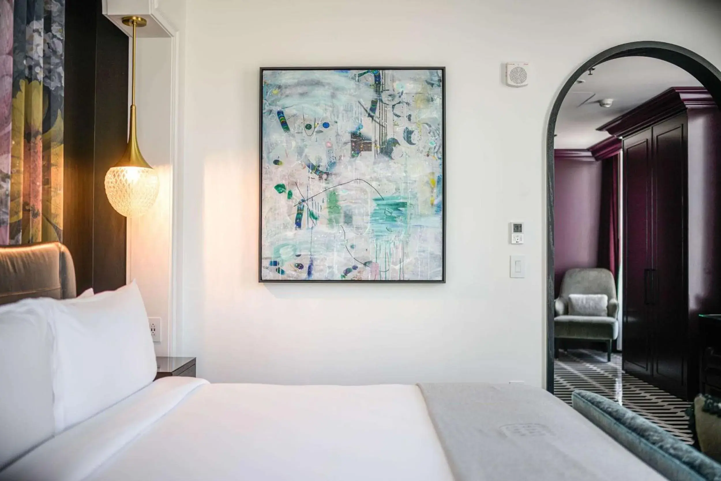 Corner King Room in Daxton Hotel Birmingham, Curio Collection by Hilton Corner King Room in Daxton Hotel Birmingham, Curio Collection by Hilton