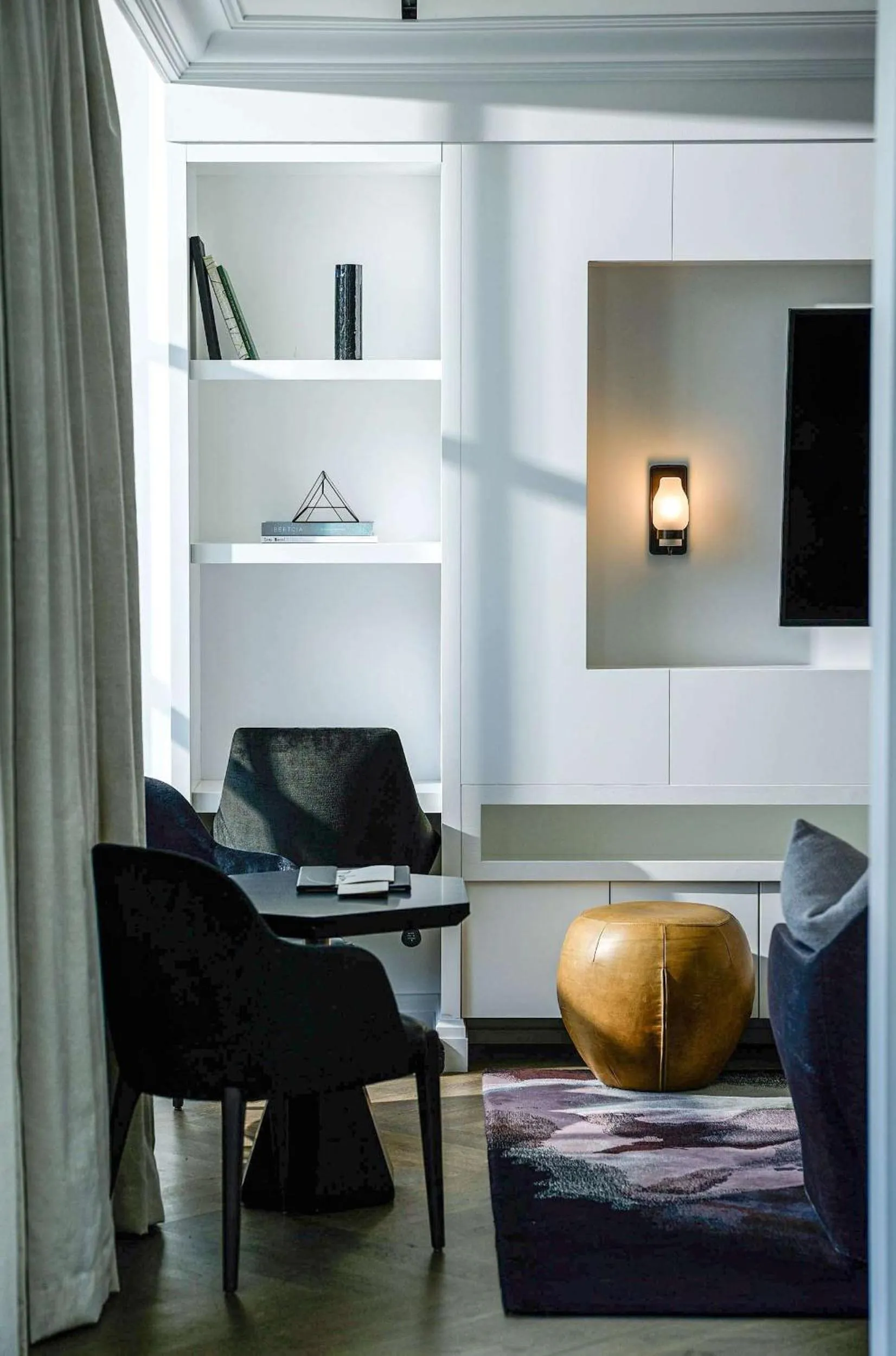 Living room in Daxton Hotel Birmingham, Curio Collection by Hilton