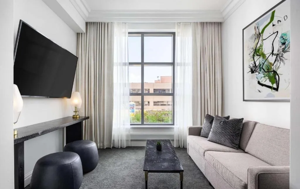 Daxton Hotel Birmingham, Curio Collection by Hilton