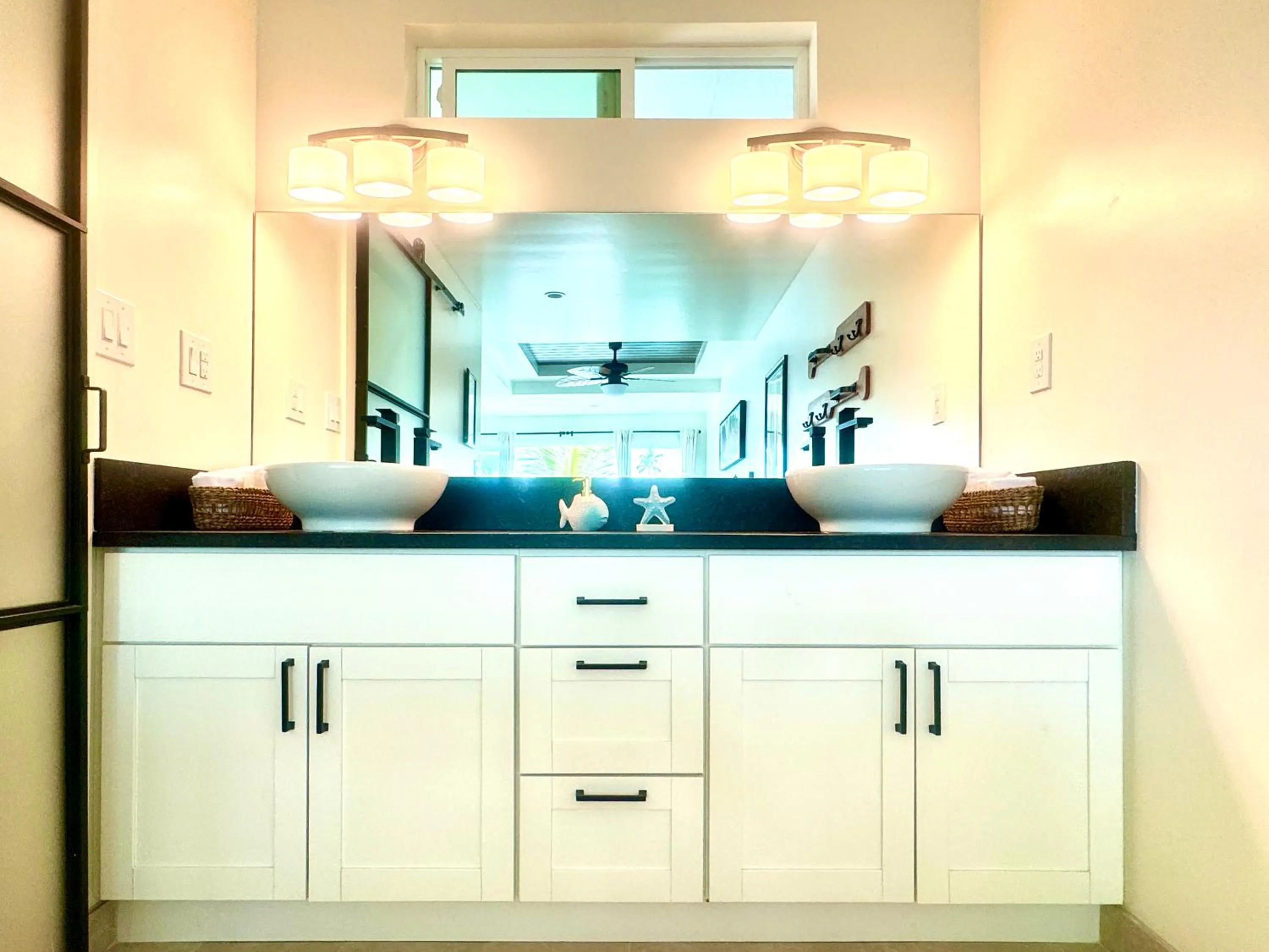 Bathroom in Kona Tiki Hotel - No Resort Fees