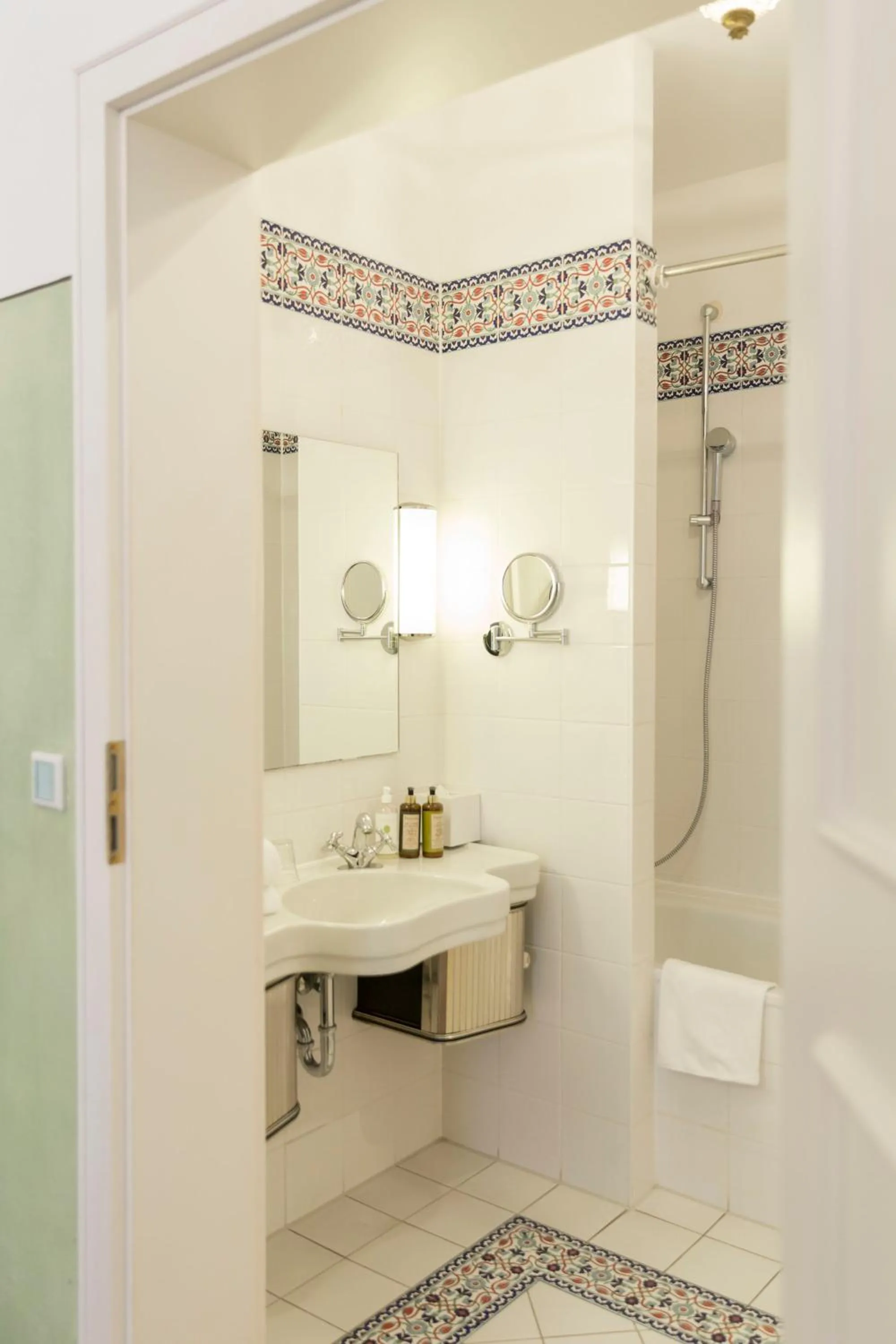 Hotel Orphée - Großes Haus