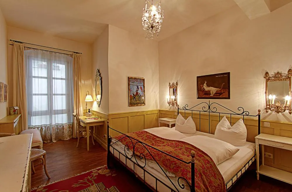 Bed in Hotel Orphée - Großes Haus