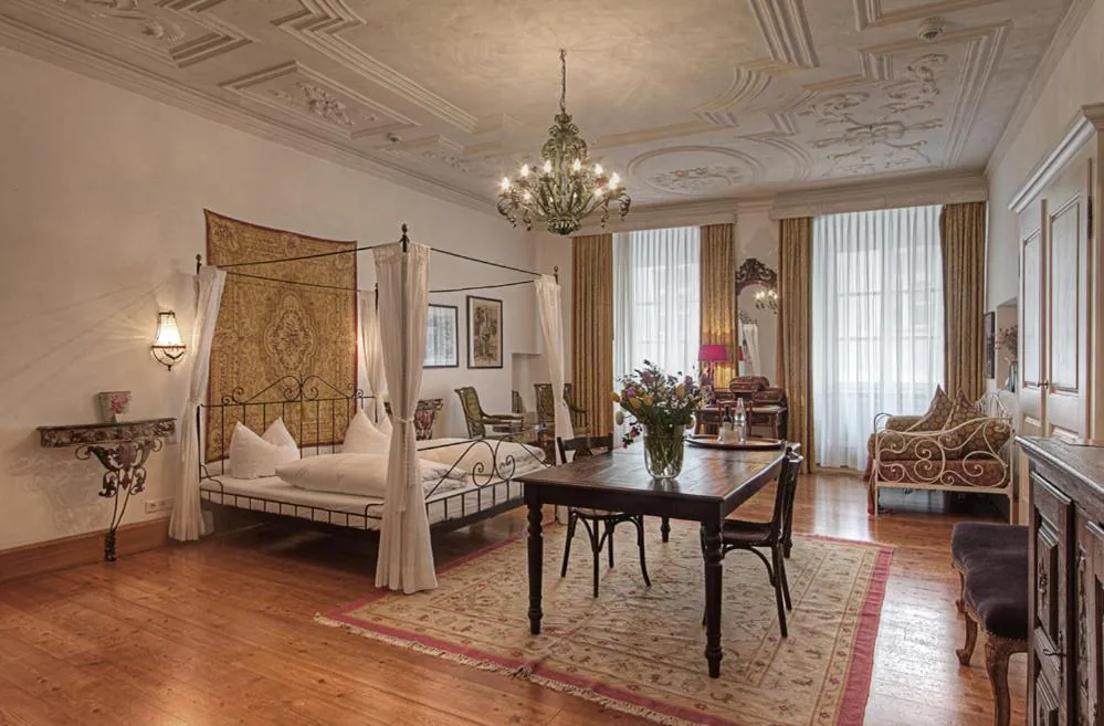 Bed in Hotel Orphée - Großes Haus