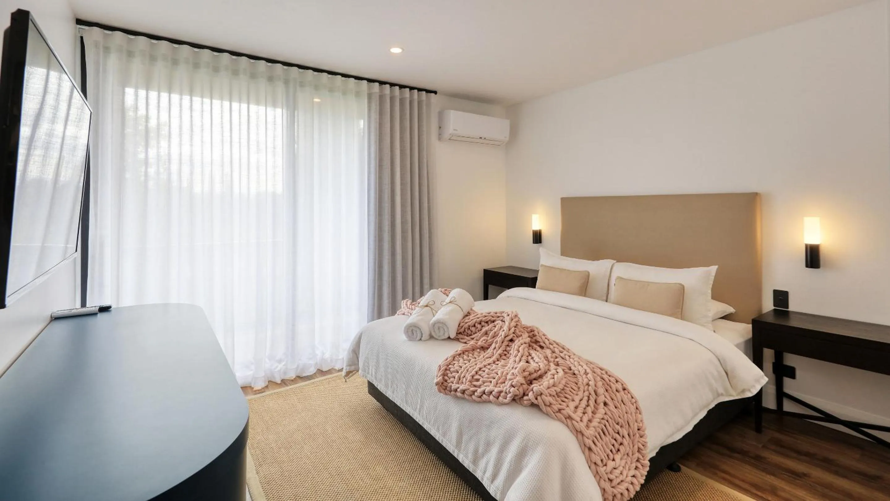 Bed in Blue Jacket Motel