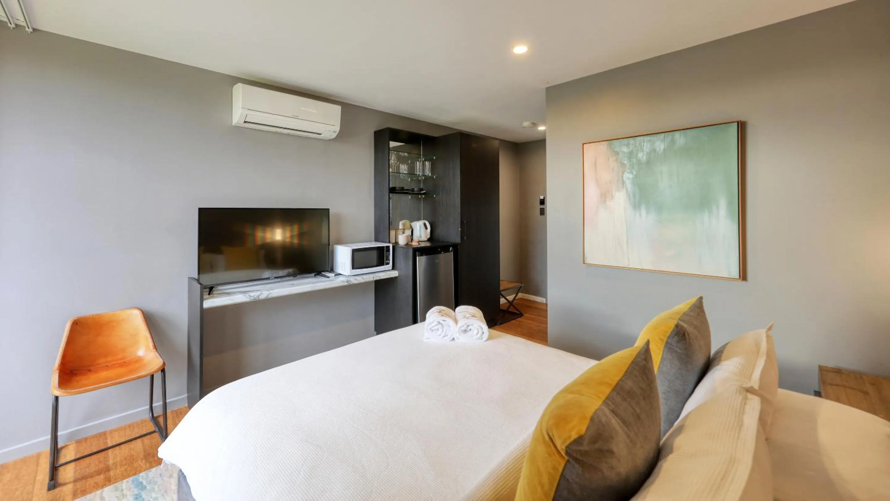 Bed in Blue Jacket Motel