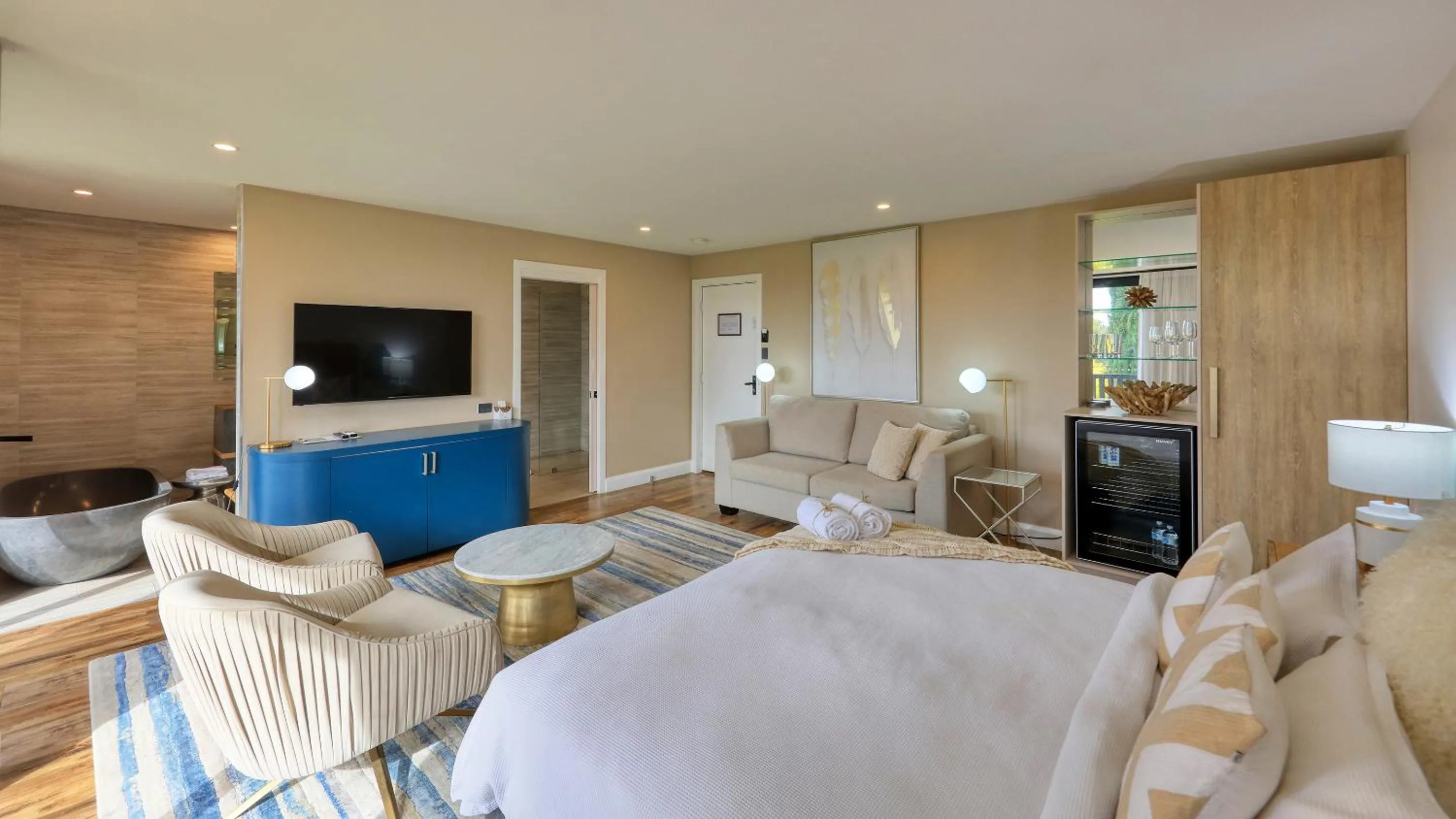 TV and multimedia, Bed in Blue Jacket Motel