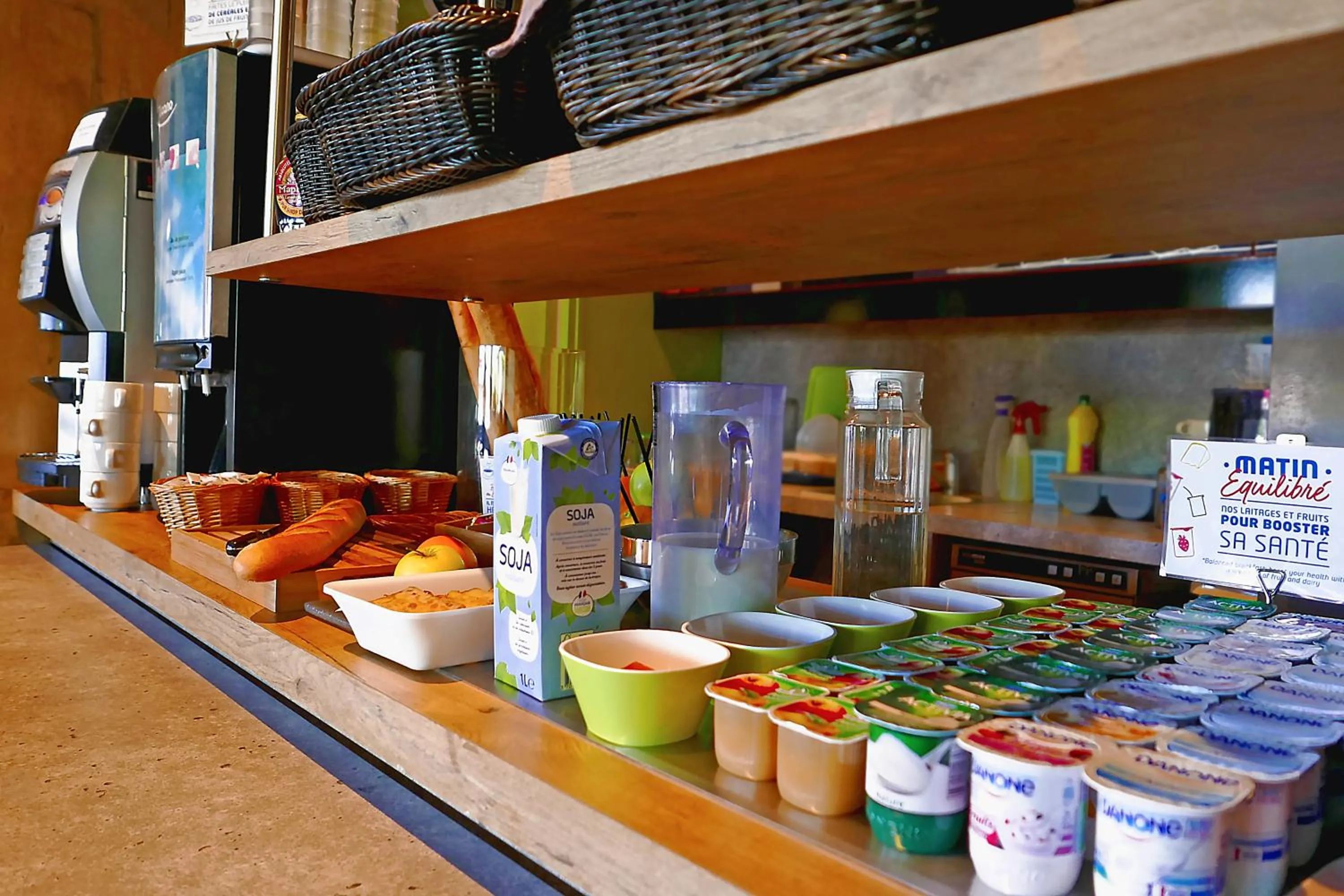 Buffet breakfast in Hotel ibis Budget Laval