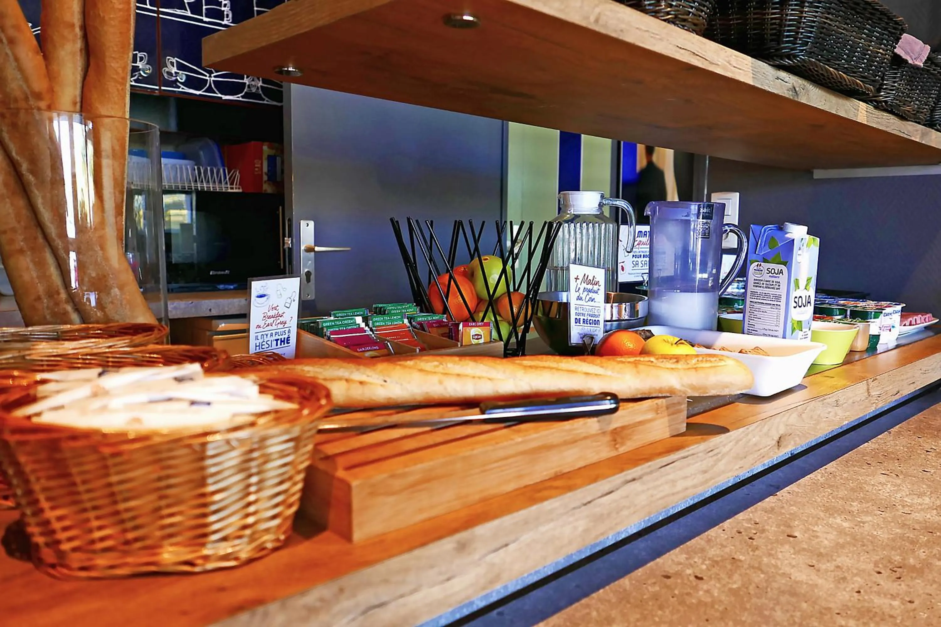 Buffet breakfast in Hotel ibis Budget Laval